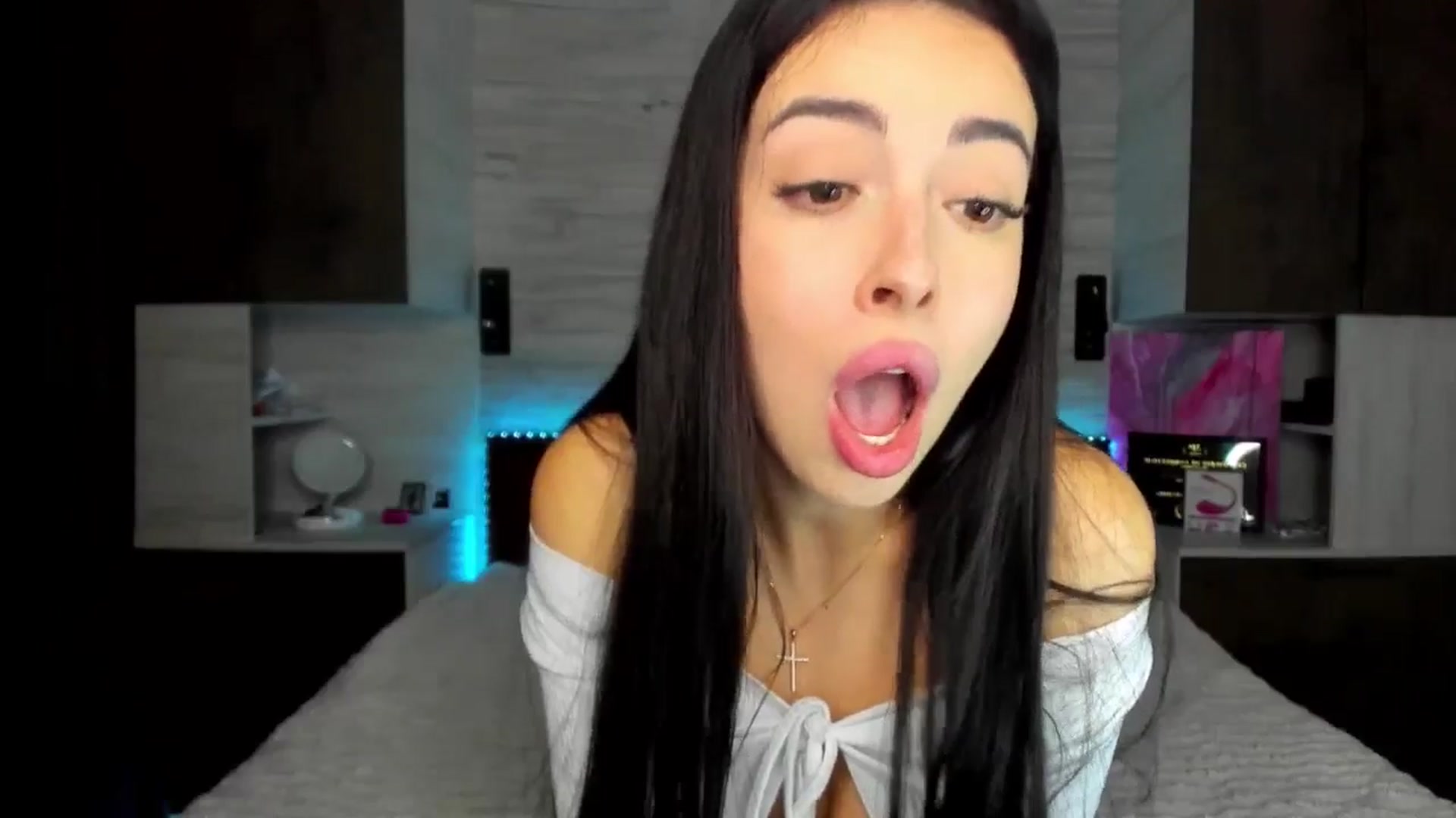 Gallery image thumbnail from Brunnett_Mil's myfreecams stream on, 12/21/2025, 18:51 image 11 of 20