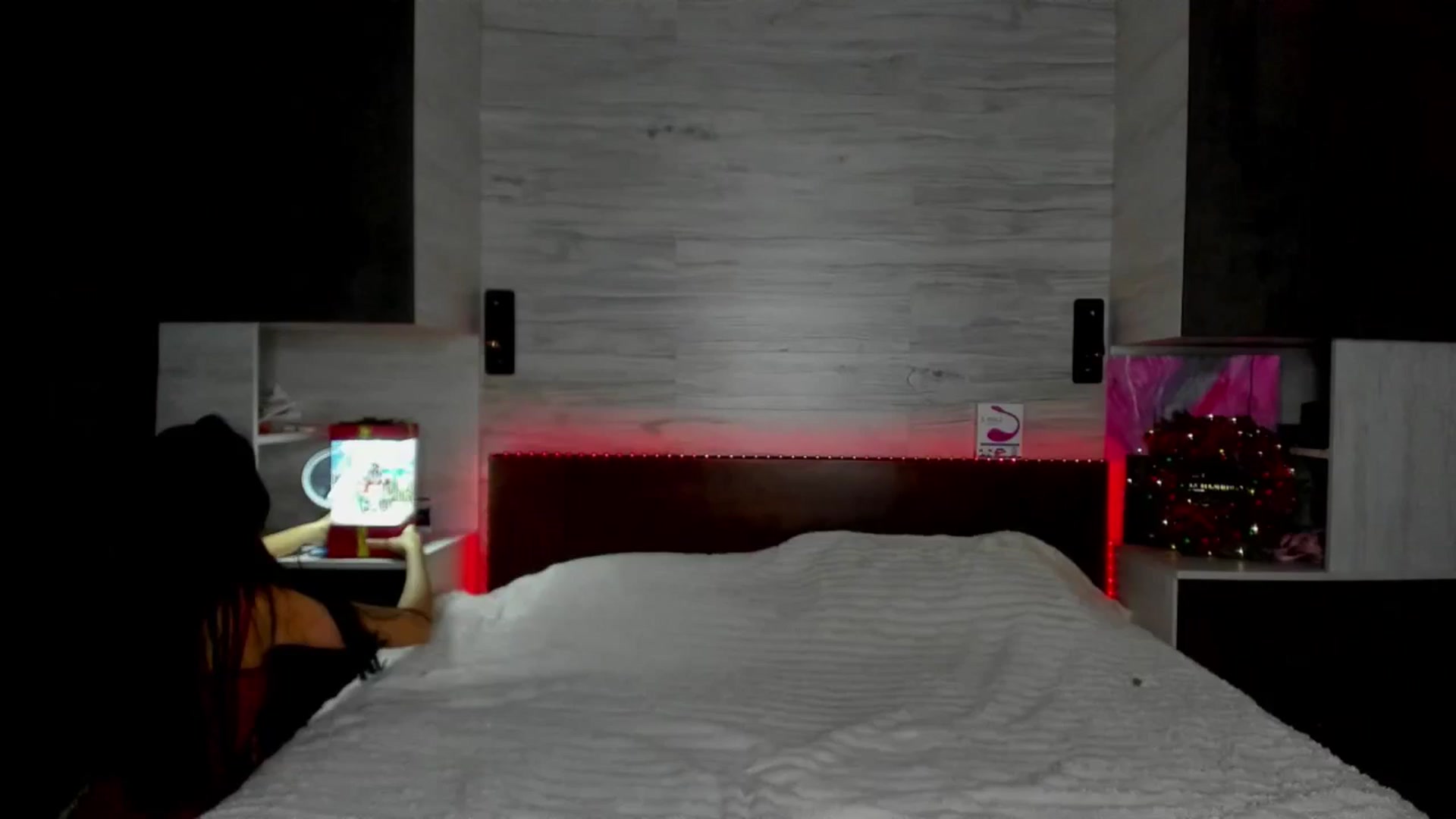 Gallery image thumbnail from Brunnett_Mil's myfreecams stream on, 12/25/2025, 17:27 image 1 of 20