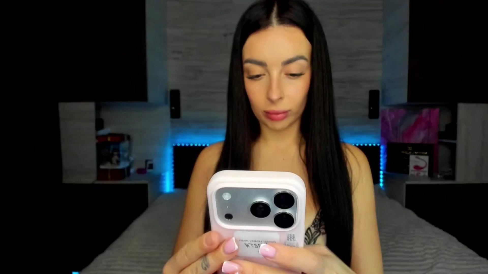 Gallery image thumbnail from Brunnett_Mil's myfreecams stream on, 01/06/2026, 13:02 image 1 of 20