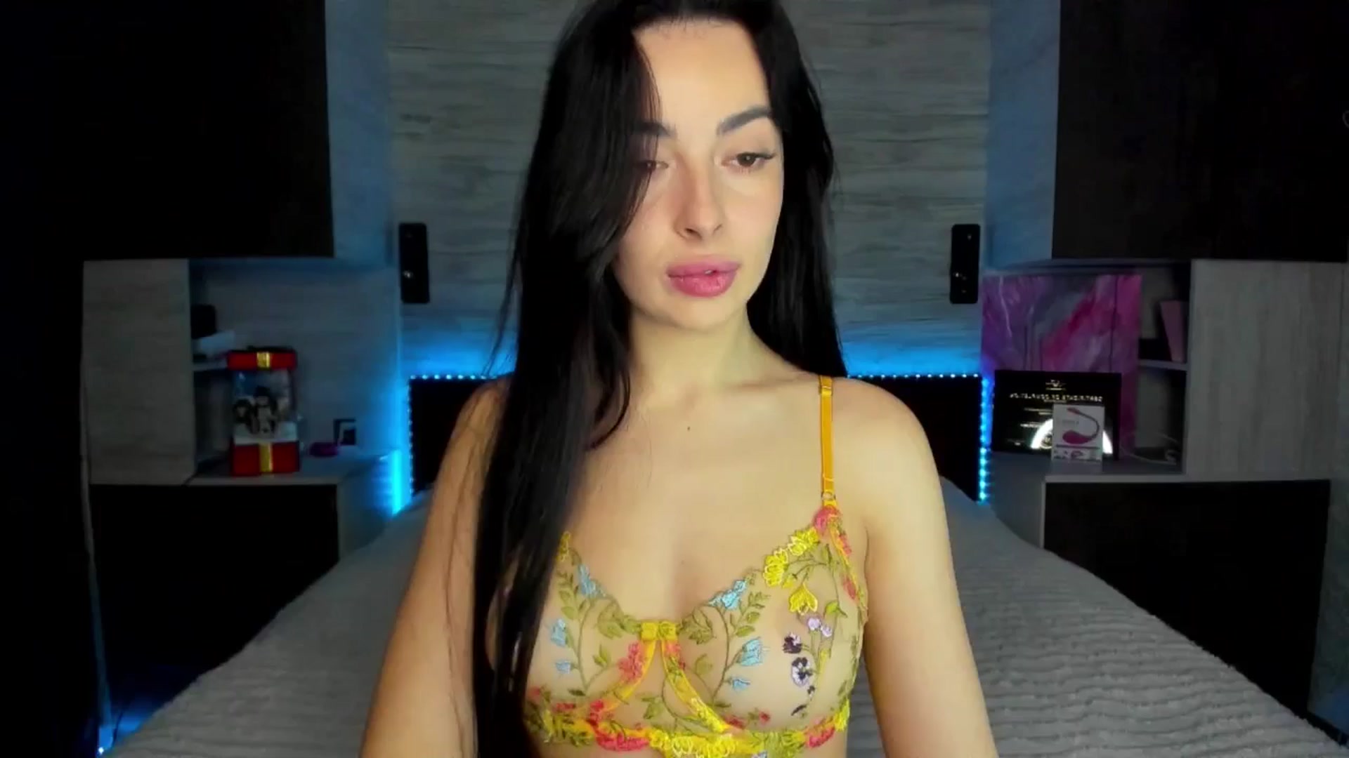 Gallery image thumbnail from Brunnett_Mil's myfreecams stream on, 01/08/2026, 15:55 image 12 of 20