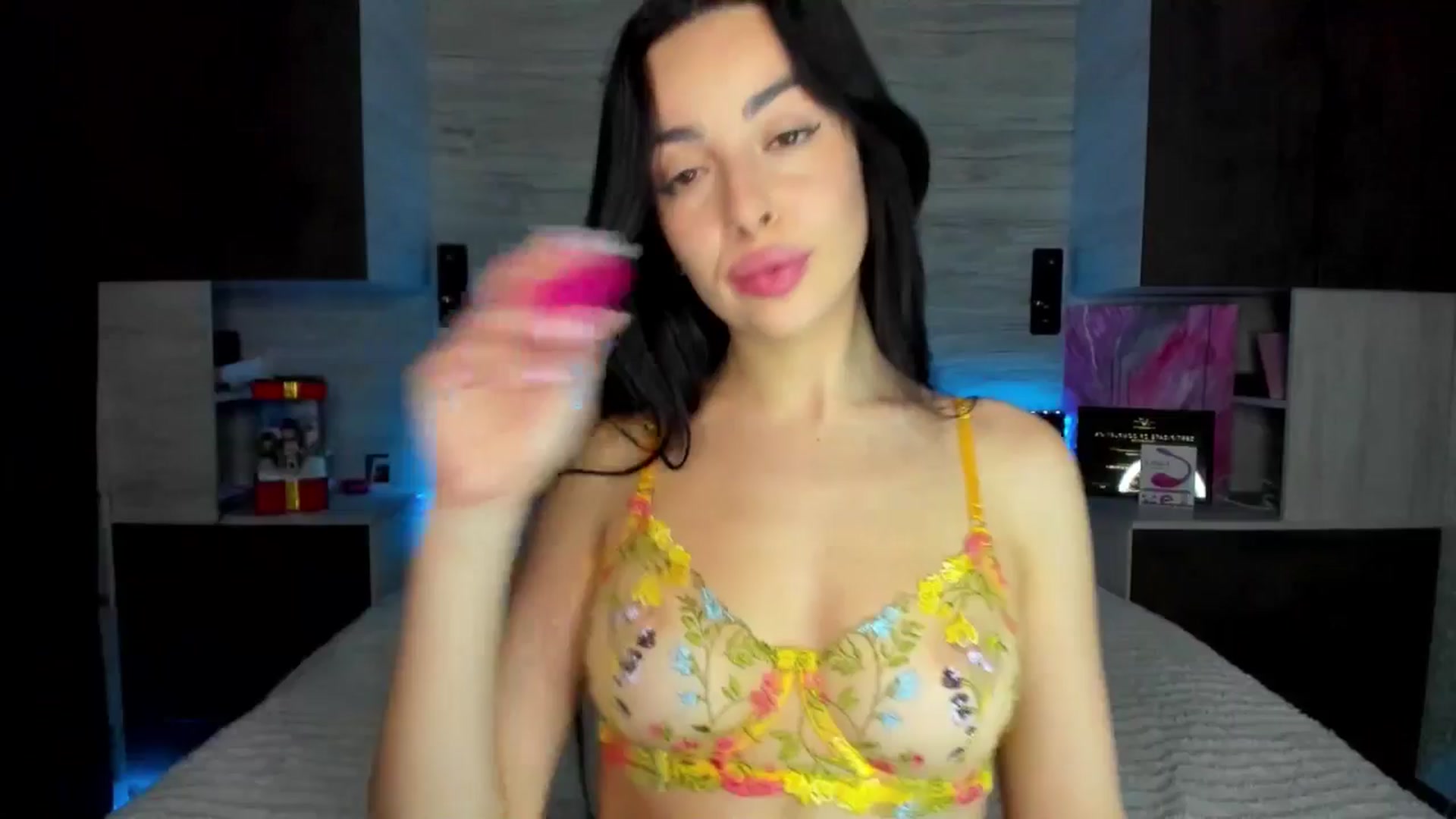 Gallery image thumbnail from Brunnett_Mil's myfreecams stream on, 01/08/2026, 15:55 image 19 of 20
