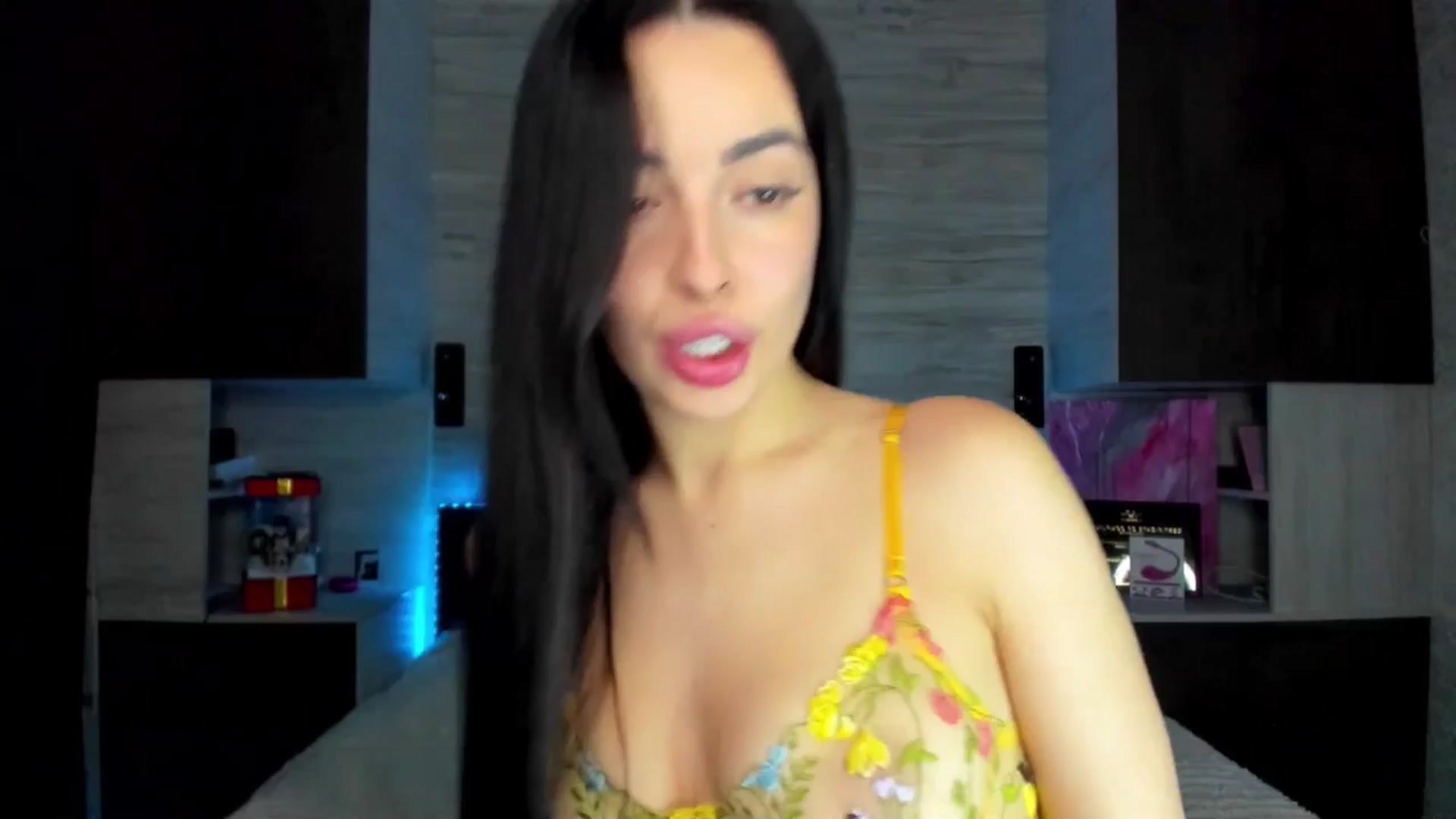 Gallery image thumbnail from Brunnett_Mil's myfreecams stream on, 01/08/2026, 15:55 image 18 of 20