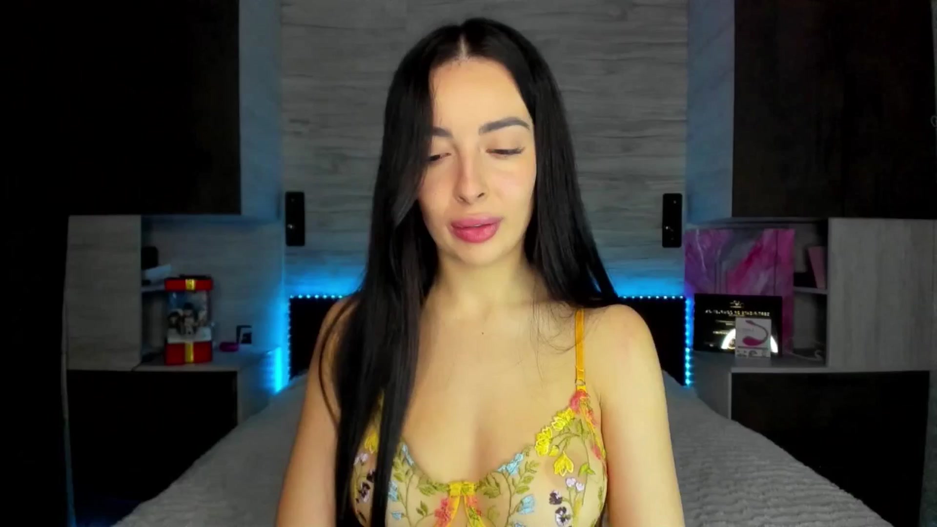 Gallery image thumbnail from Brunnett_Mil's myfreecams stream on, 01/08/2026, 15:55 image 6 of 20