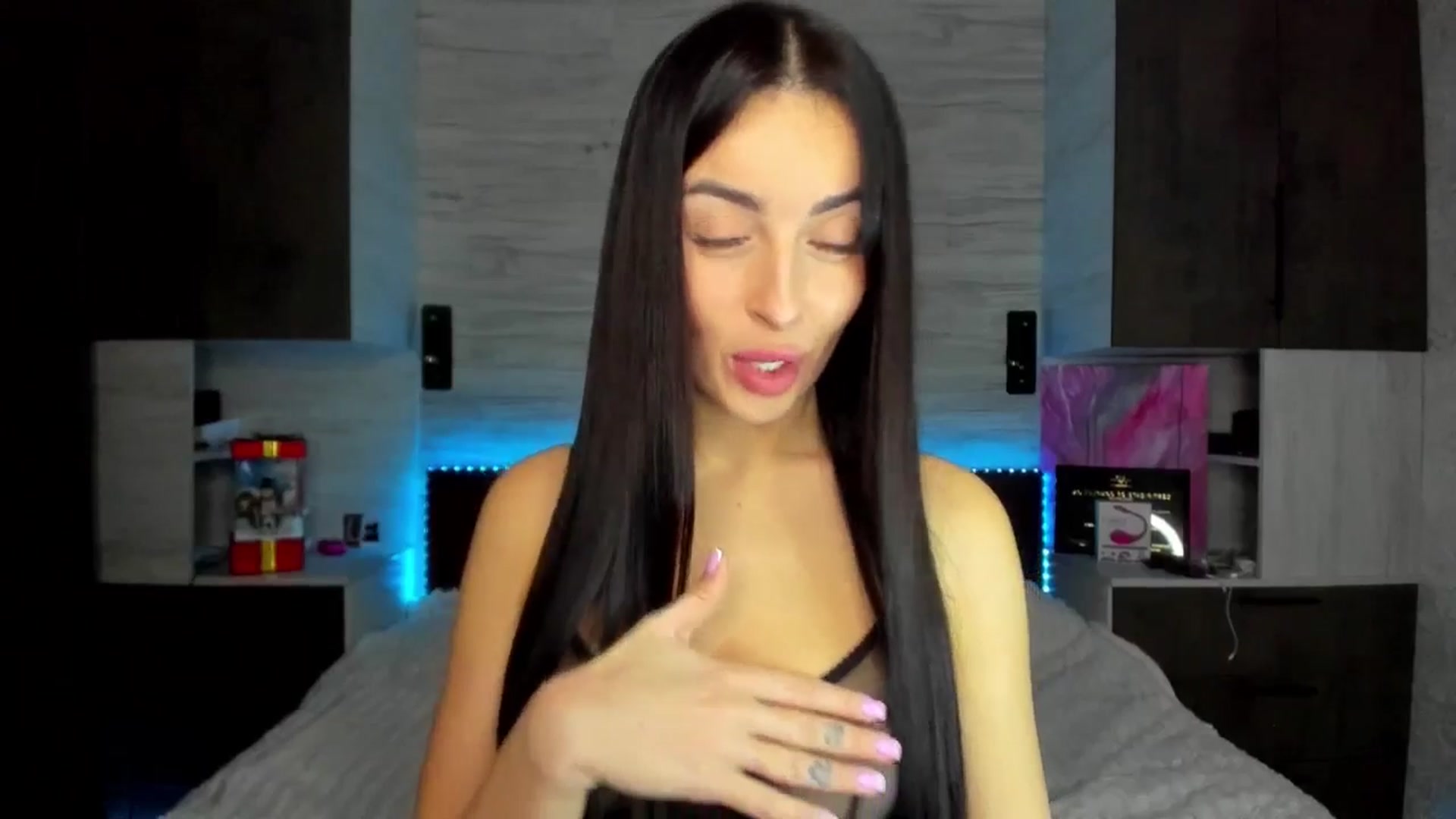 Gallery image thumbnail from Brunnett_Mil's myfreecams stream on, 01/10/2026, 18:55 image 15 of 20