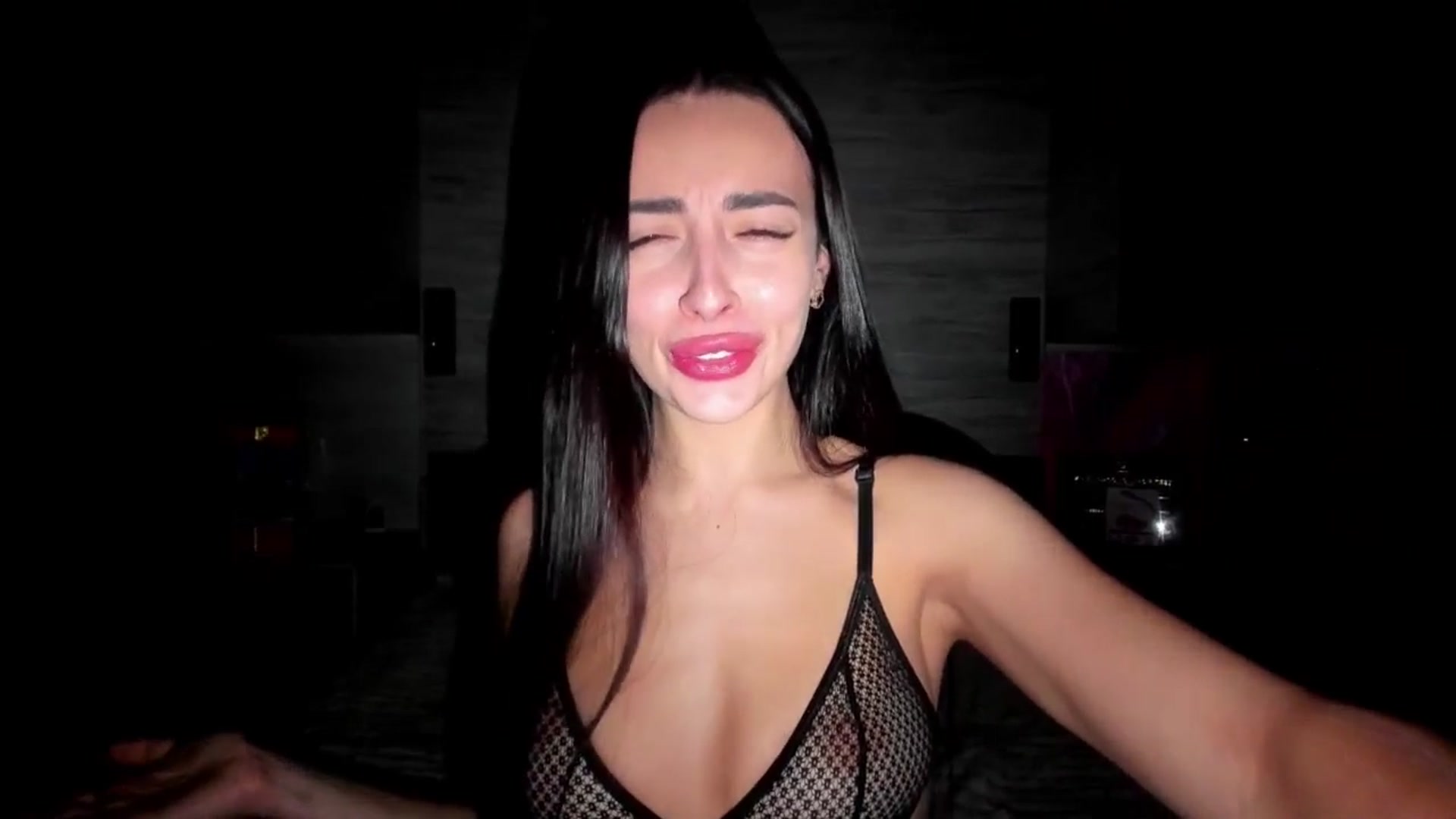 Gallery image thumbnail from Brunnett_Mil's myfreecams stream on, 01/12/2026, 17:06 image 7 of 20