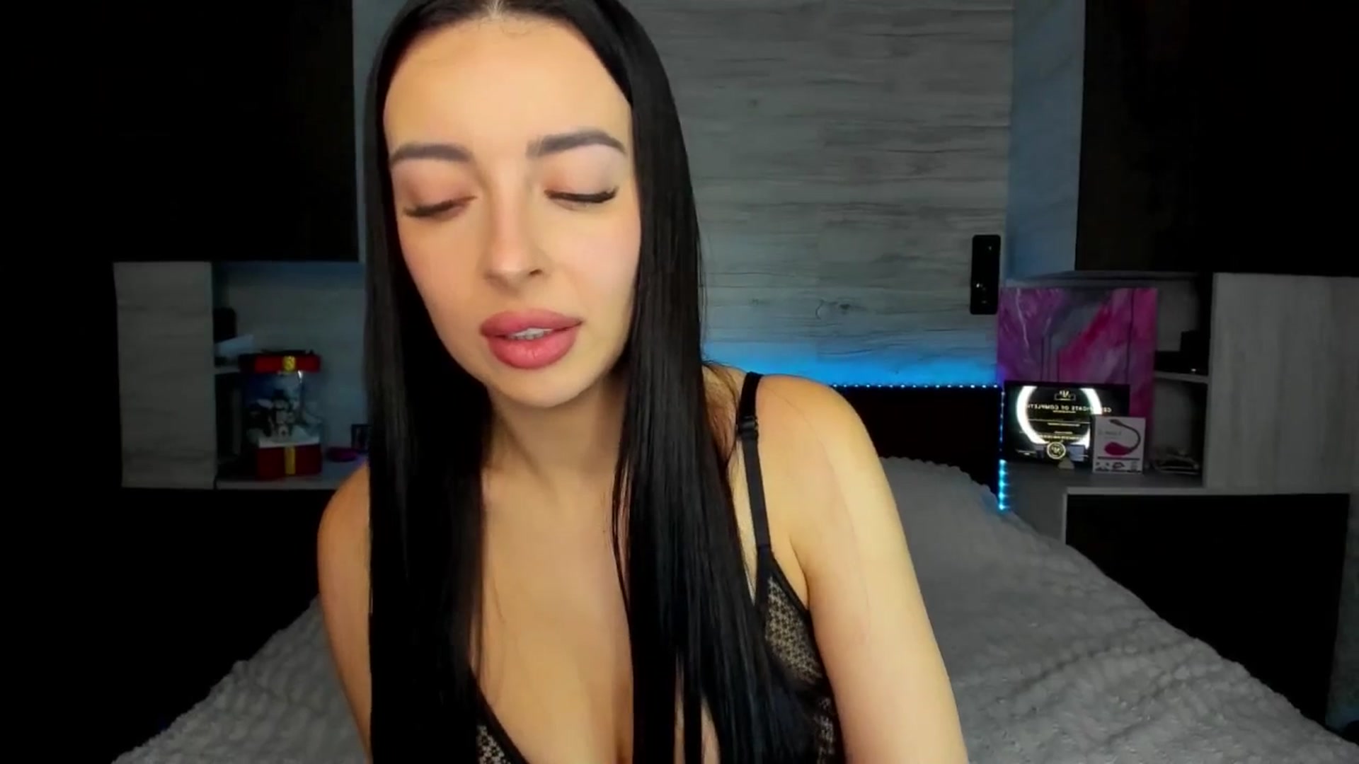 Gallery image thumbnail from Brunnett_Mil's myfreecams stream on, 01/14/2026, 15:12 image 4 of 20