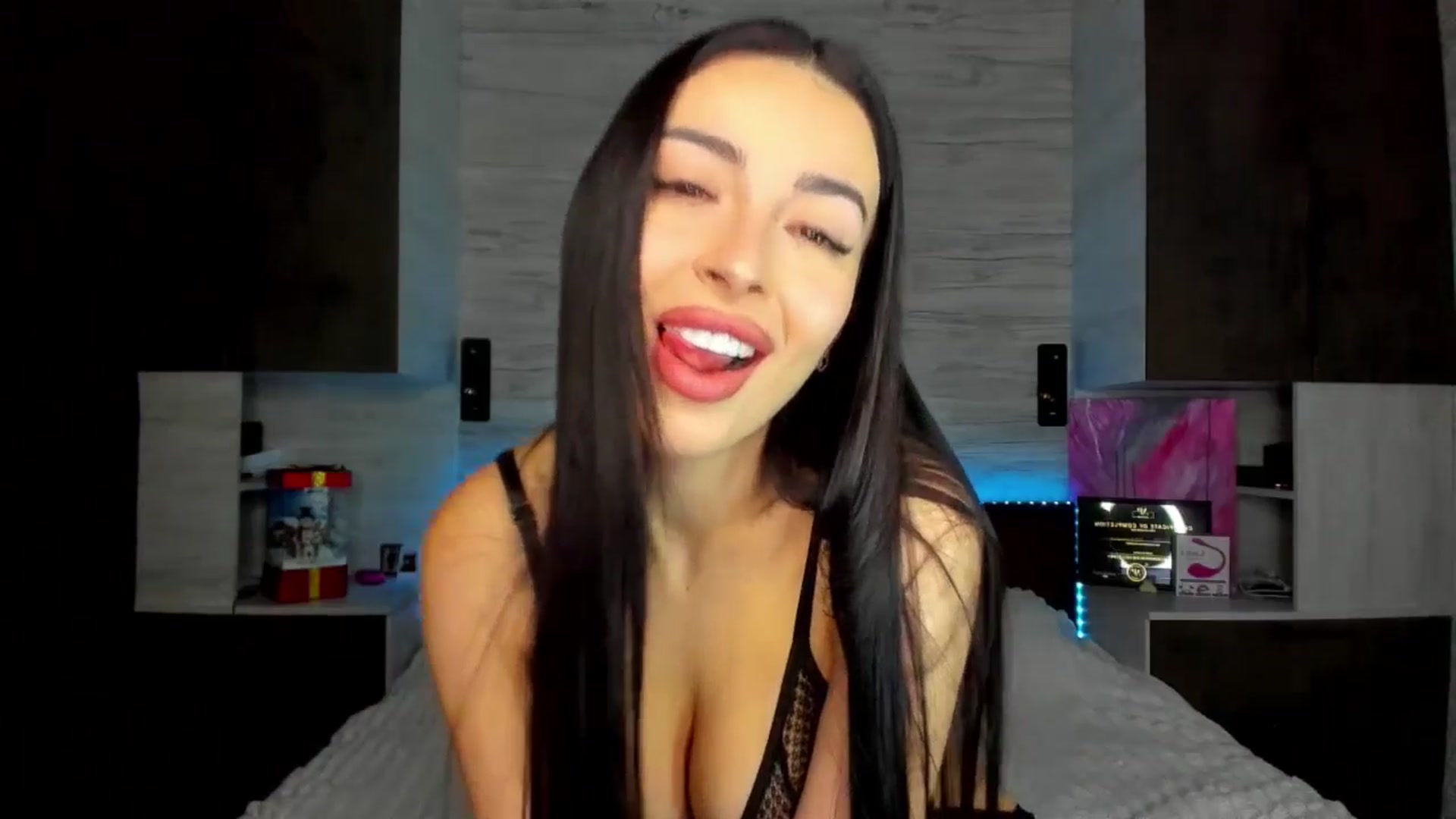 Gallery image thumbnail from Brunnett_Mil's myfreecams stream on, 01/14/2026, 15:12 image 2 of 20