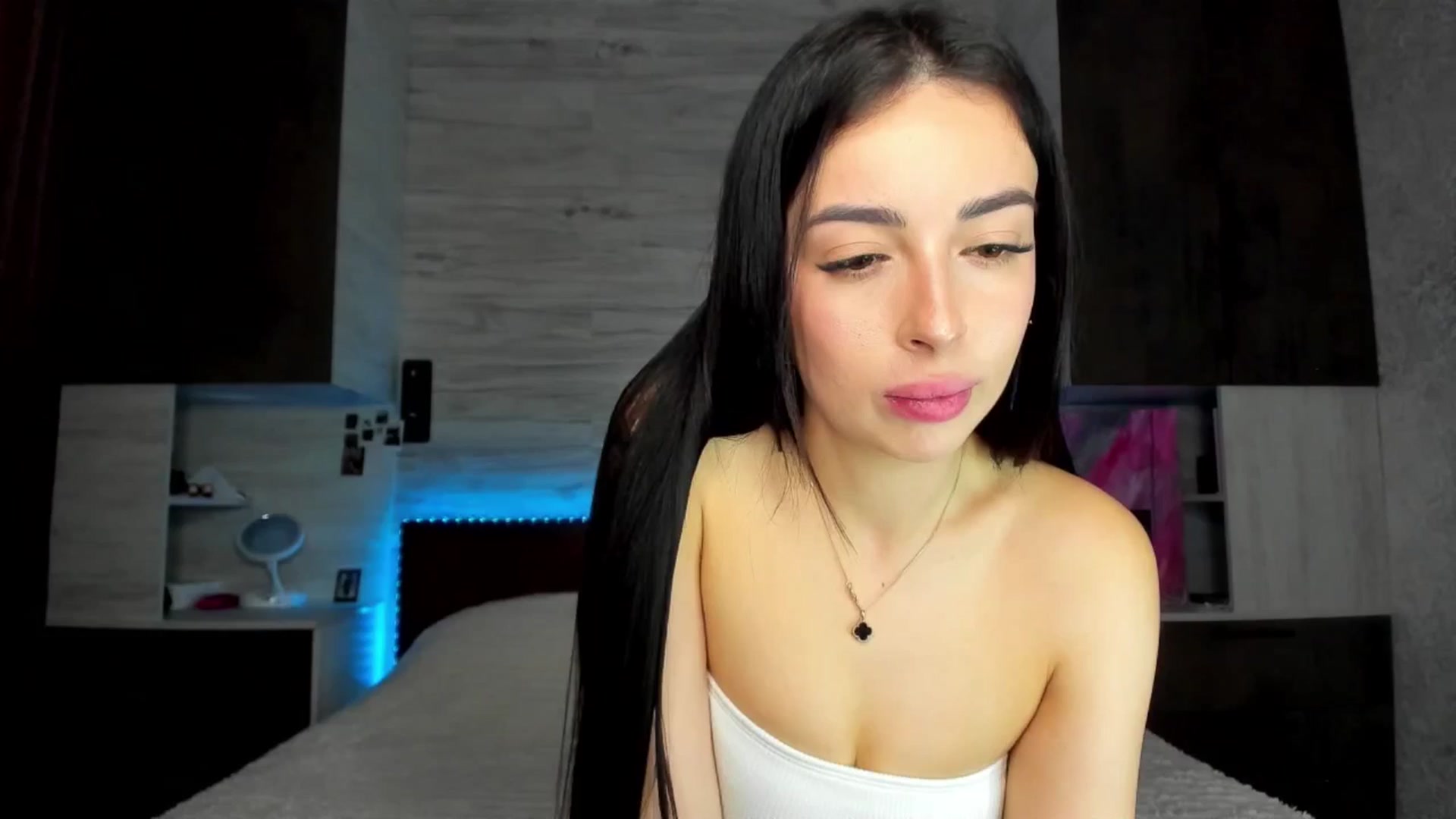 Gallery image thumbnail from Brunnett_Mil's myfreecams stream on, 03/22/2026, 15:14 image 17 of 20