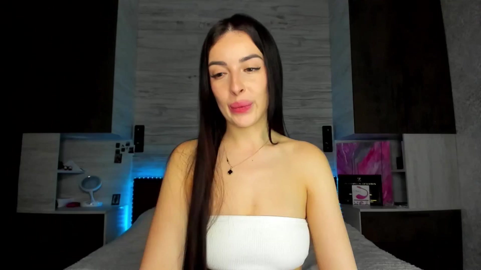 Gallery image thumbnail from Brunnett_Mil's myfreecams stream on, 03/22/2026, 17:02 image 16 of 20