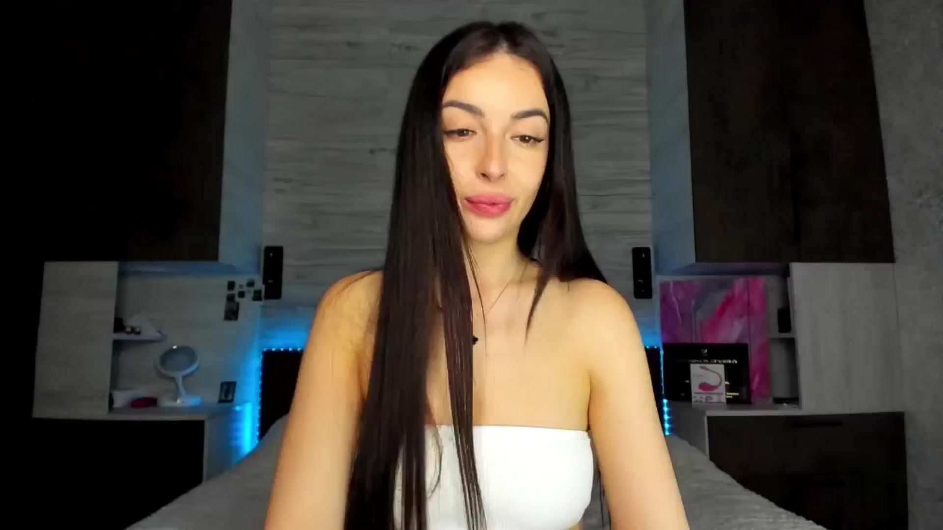Gallery image thumbnail from Brunnett_Mil's myfreecams stream on, 03/22/2026, 17:02 image 13 of 20
