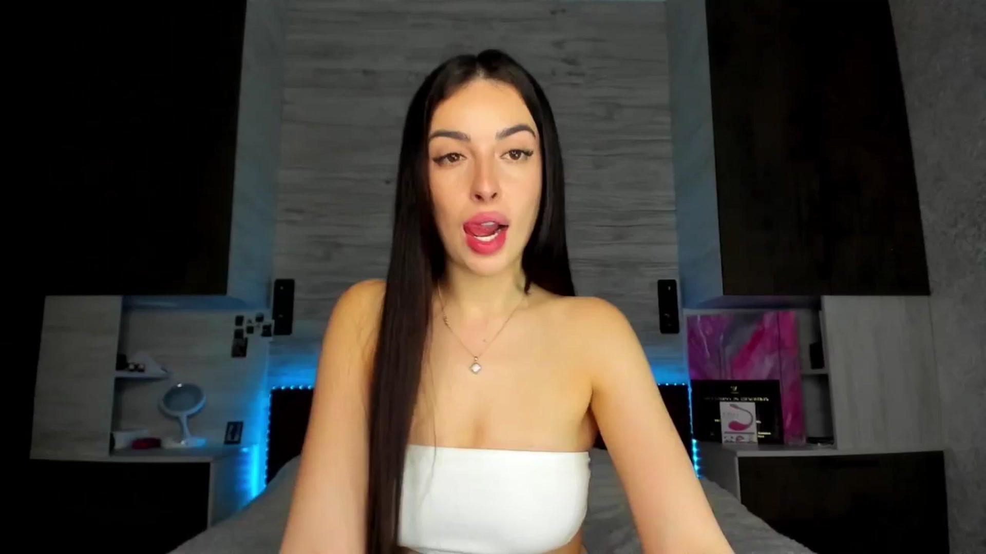 Gallery image thumbnail from Brunnett_Mil's myfreecams stream on, 03/22/2026, 17:02 image 4 of 20