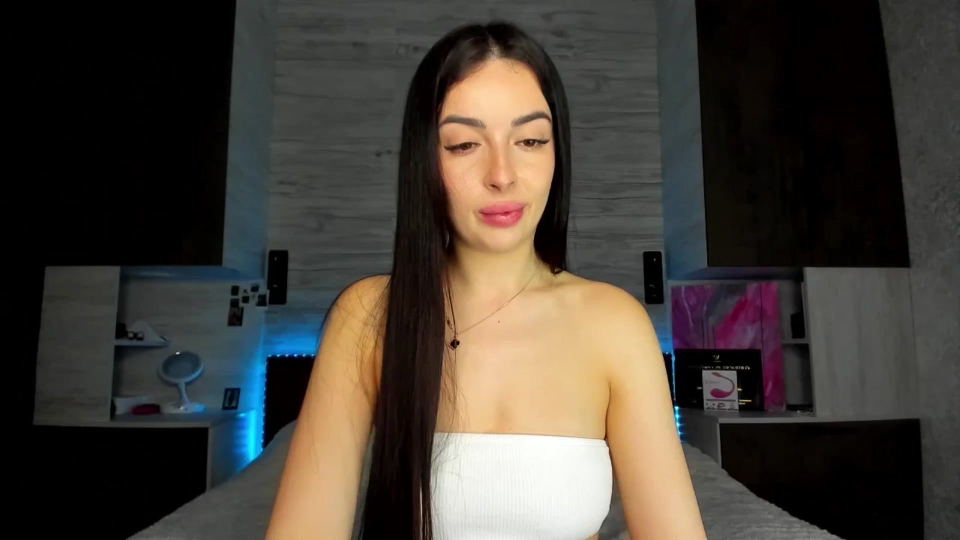 Gallery image thumbnail from Brunnett_Mil's myfreecams stream on, 03/22/2026, 17:02 image 18 of 20