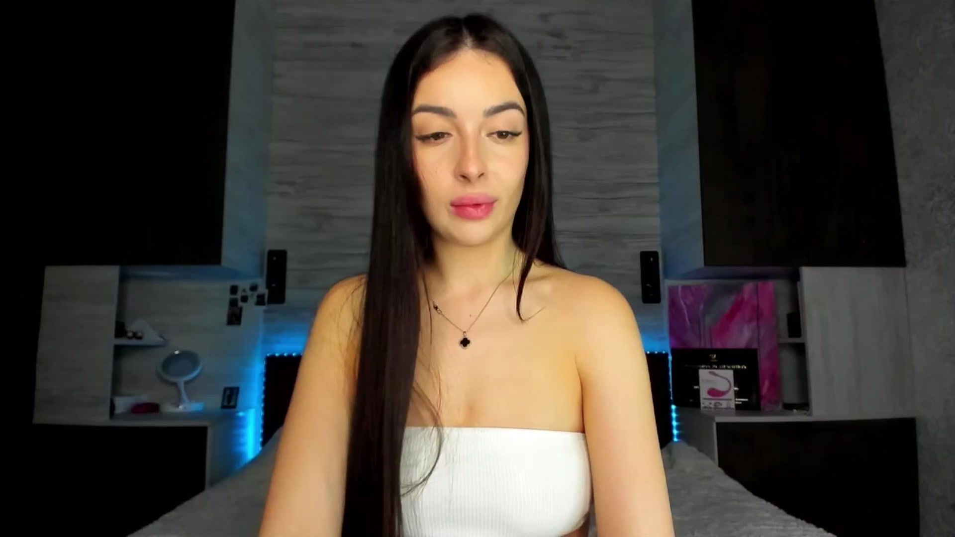 Gallery image thumbnail from Brunnett_Mil's myfreecams stream on, 03/22/2026, 17:02 image 11 of 20