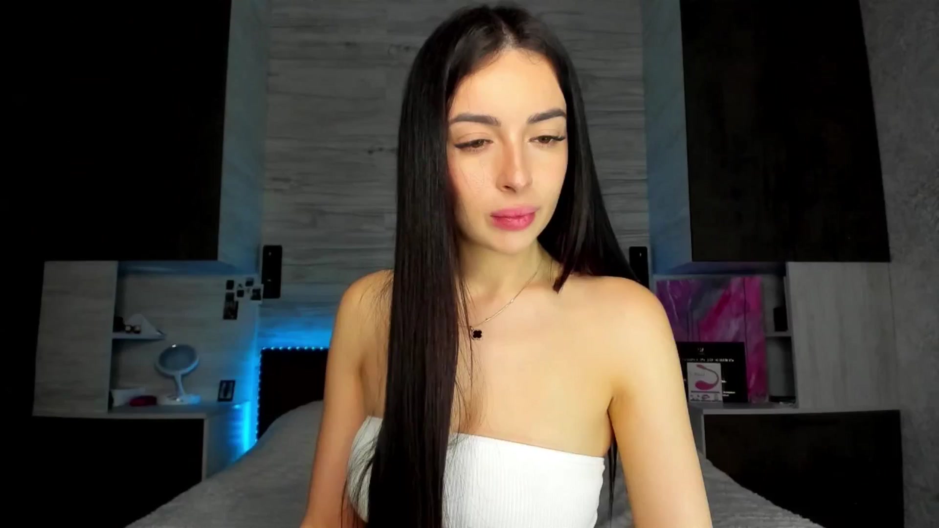 Gallery image thumbnail from Brunnett_Mil's myfreecams stream on, 03/22/2026, 17:02 image 7 of 20