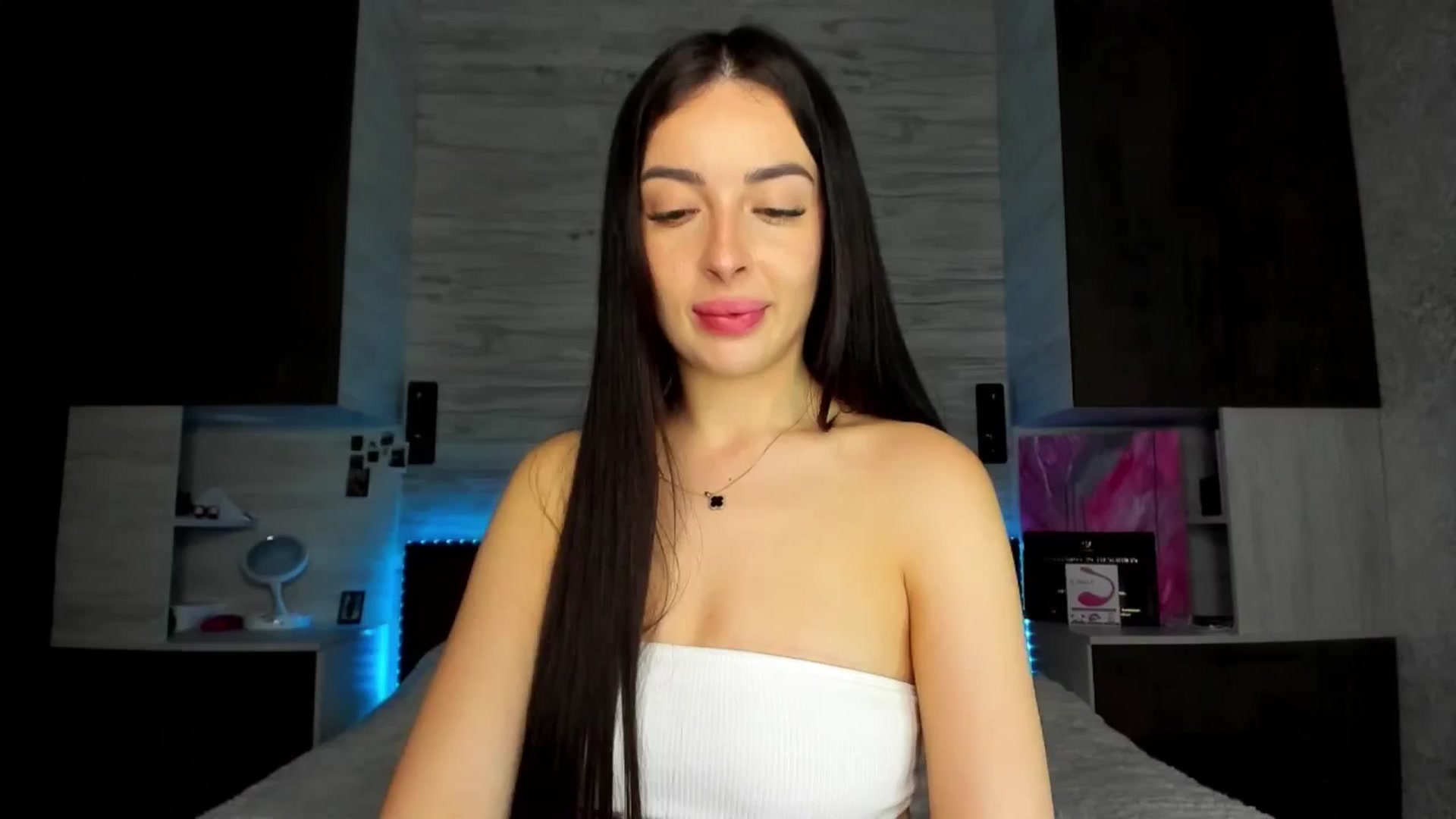 Gallery image thumbnail from Brunnett_Mil's myfreecams stream on, 03/22/2026, 17:02 image 6 of 20