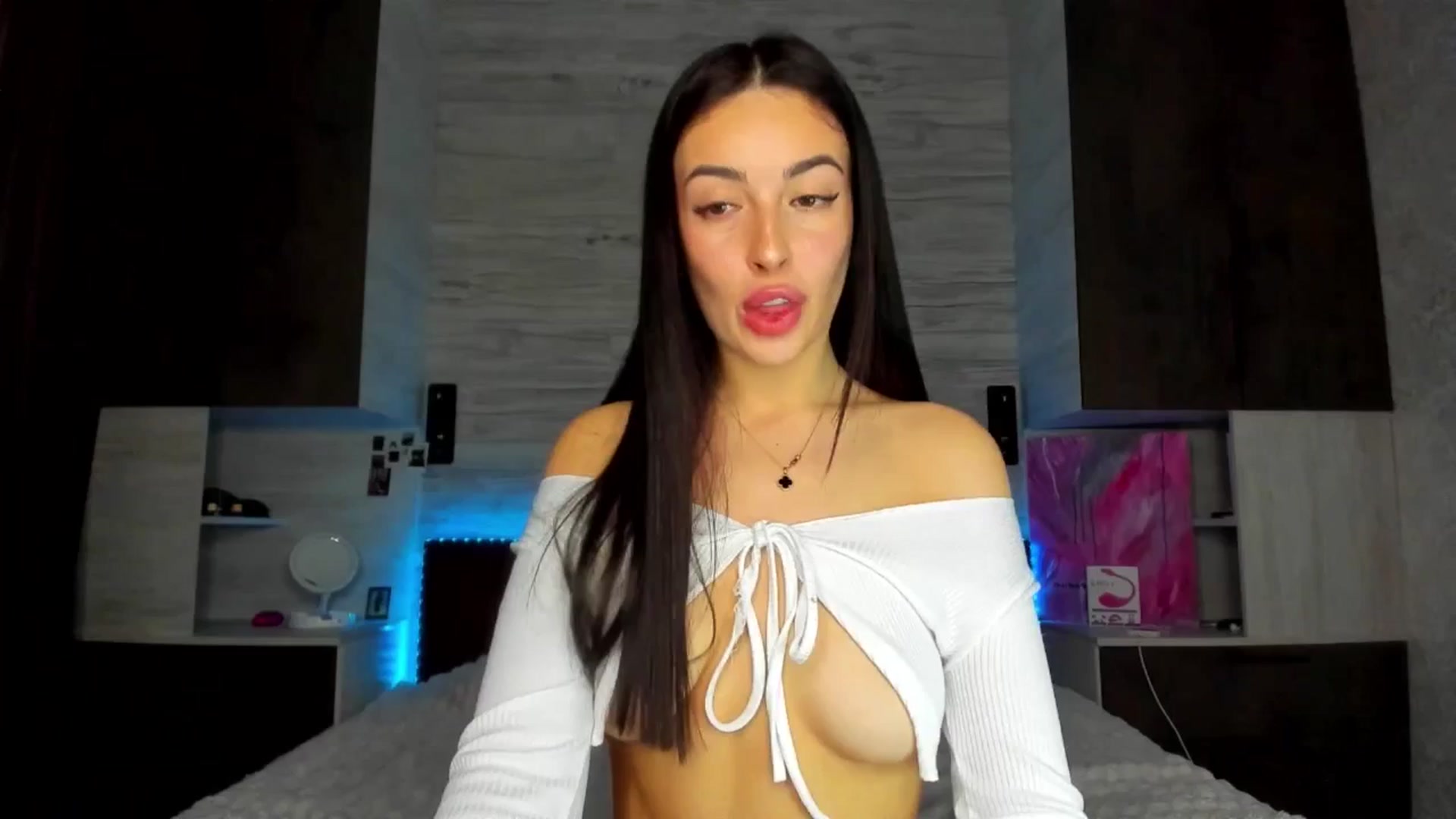 Gallery image thumbnail from Brunnett_Mil's myfreecams stream on, 04/09/2026, 12:43 image 1 of 20
