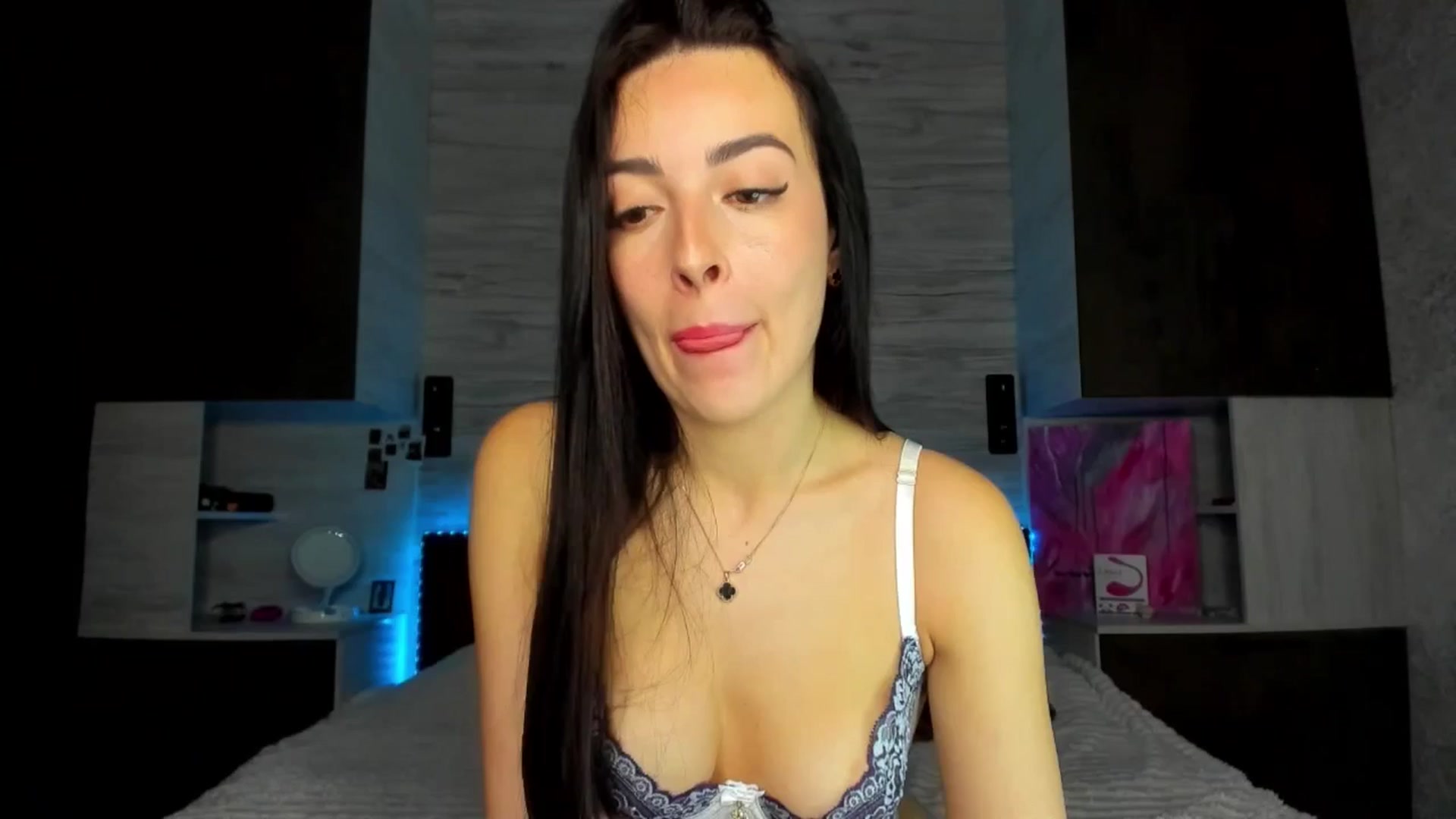 Gallery image thumbnail from Brunnett_Mil's myfreecams stream on, 04/17/2026, 16:39 image 3 of 20