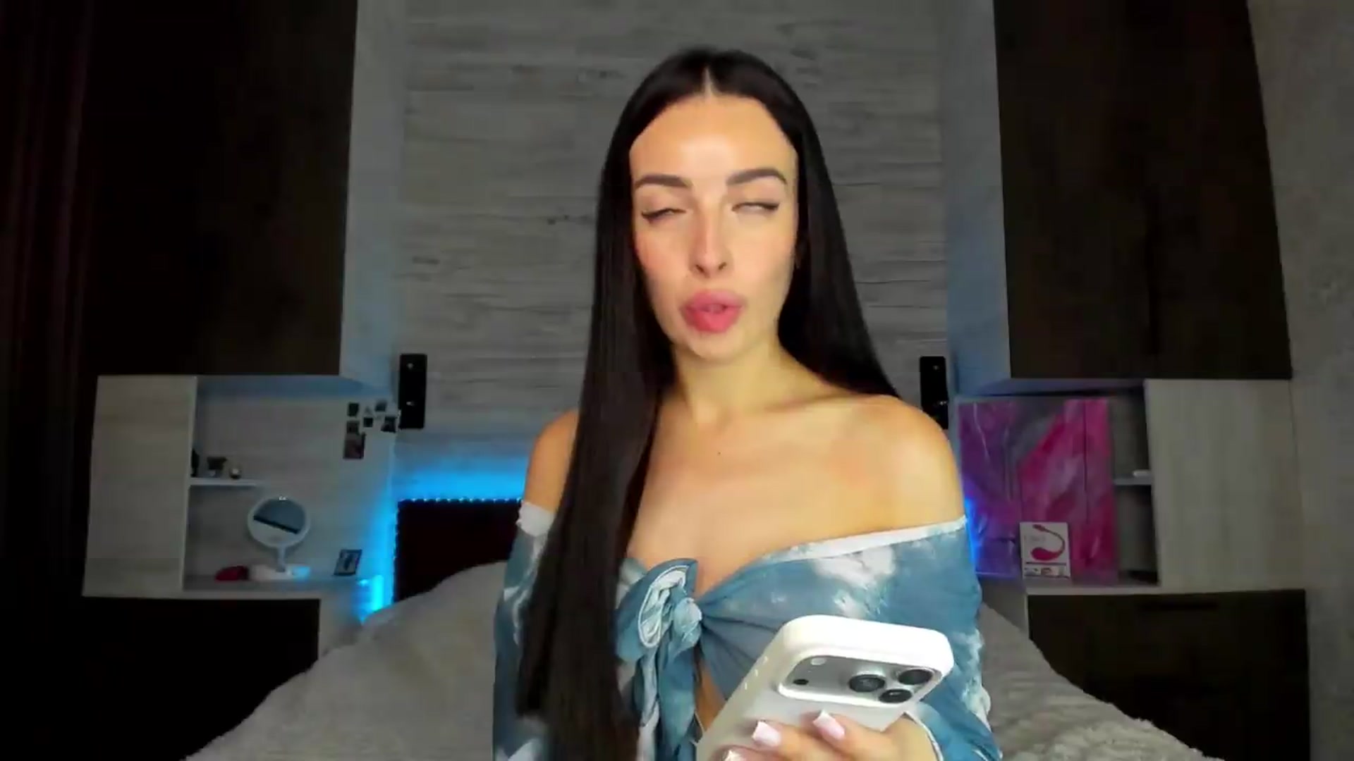 Gallery image thumbnail from Brunnett_Mil's myfreecams stream on, 06/14/2026, 14:50 image 16 of 20