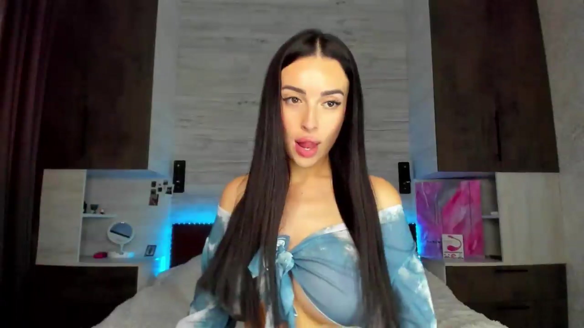 Gallery image thumbnail from Brunnett_Mil's myfreecams stream on, 06/14/2026, 14:50 image 15 of 20