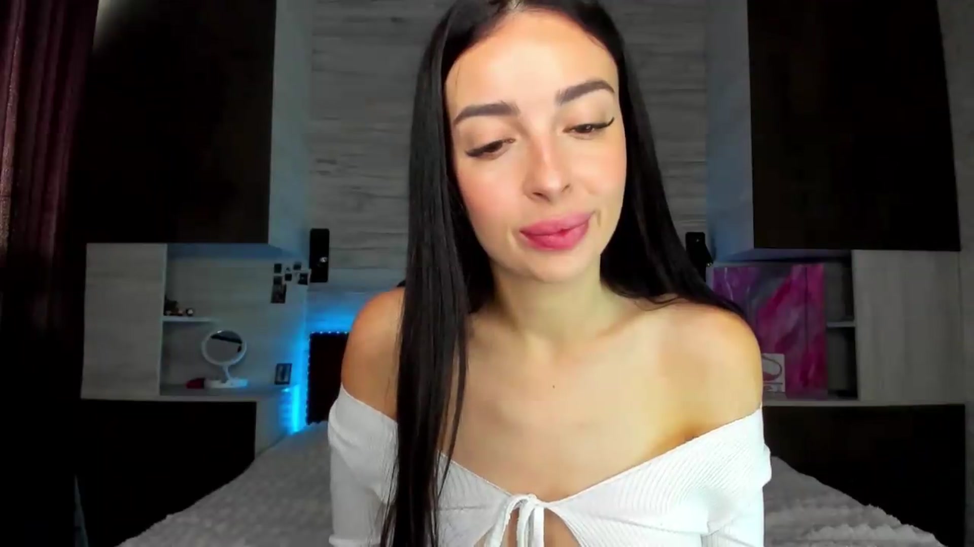 Gallery image thumbnail from Brunnett_Mil's myfreecams stream on, 06/25/2026, 13:55 image 17 of 20