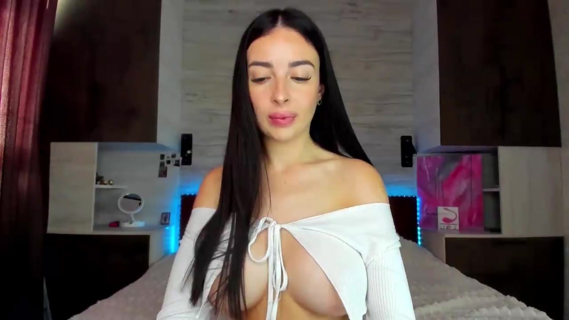 Gallery image thumbnail from Brunnett_Mil's myfreecams stream on, 06/25/2026, 13:55 image 14 of 20