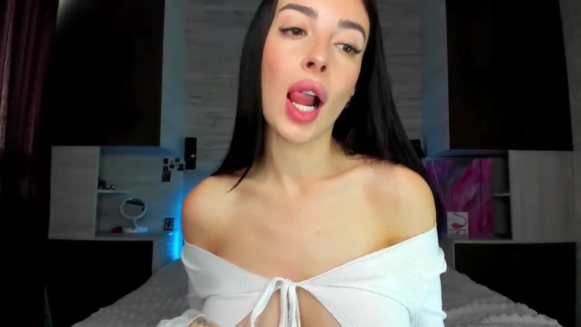 Gallery image thumbnail from Brunnett_Mil's myfreecams stream on, 06/25/2026, 13:55 image 19 of 20