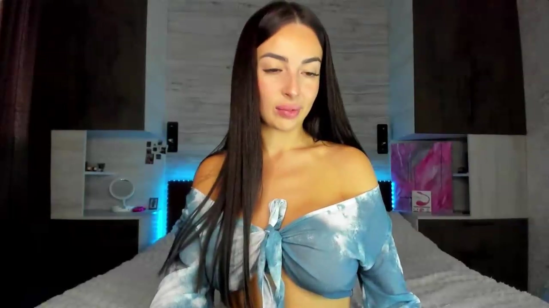 Gallery image thumbnail from Brunnett_Mil's myfreecams stream on, 09/06/2026, 15:37 image 6 of 20