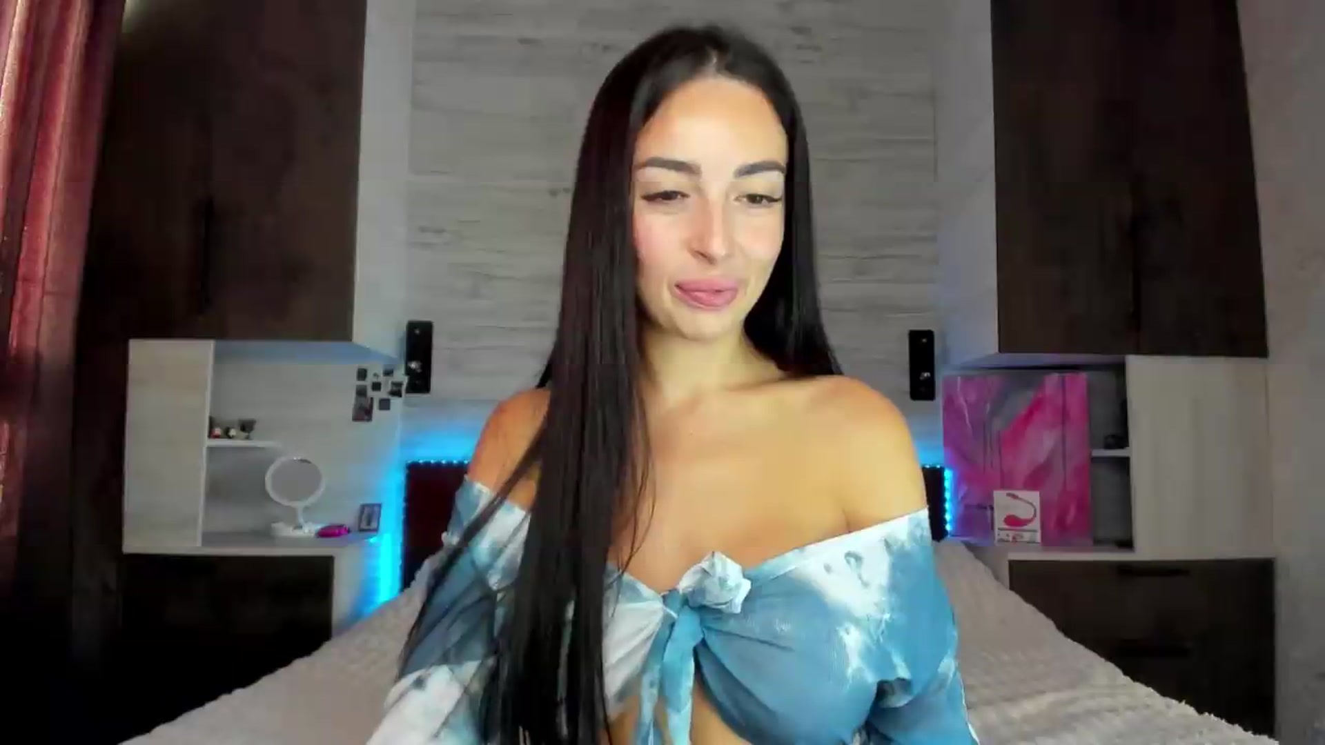 Gallery image thumbnail from Brunnett_Mil's myfreecams stream on, 09/06/2026, 15:37 image 15 of 20