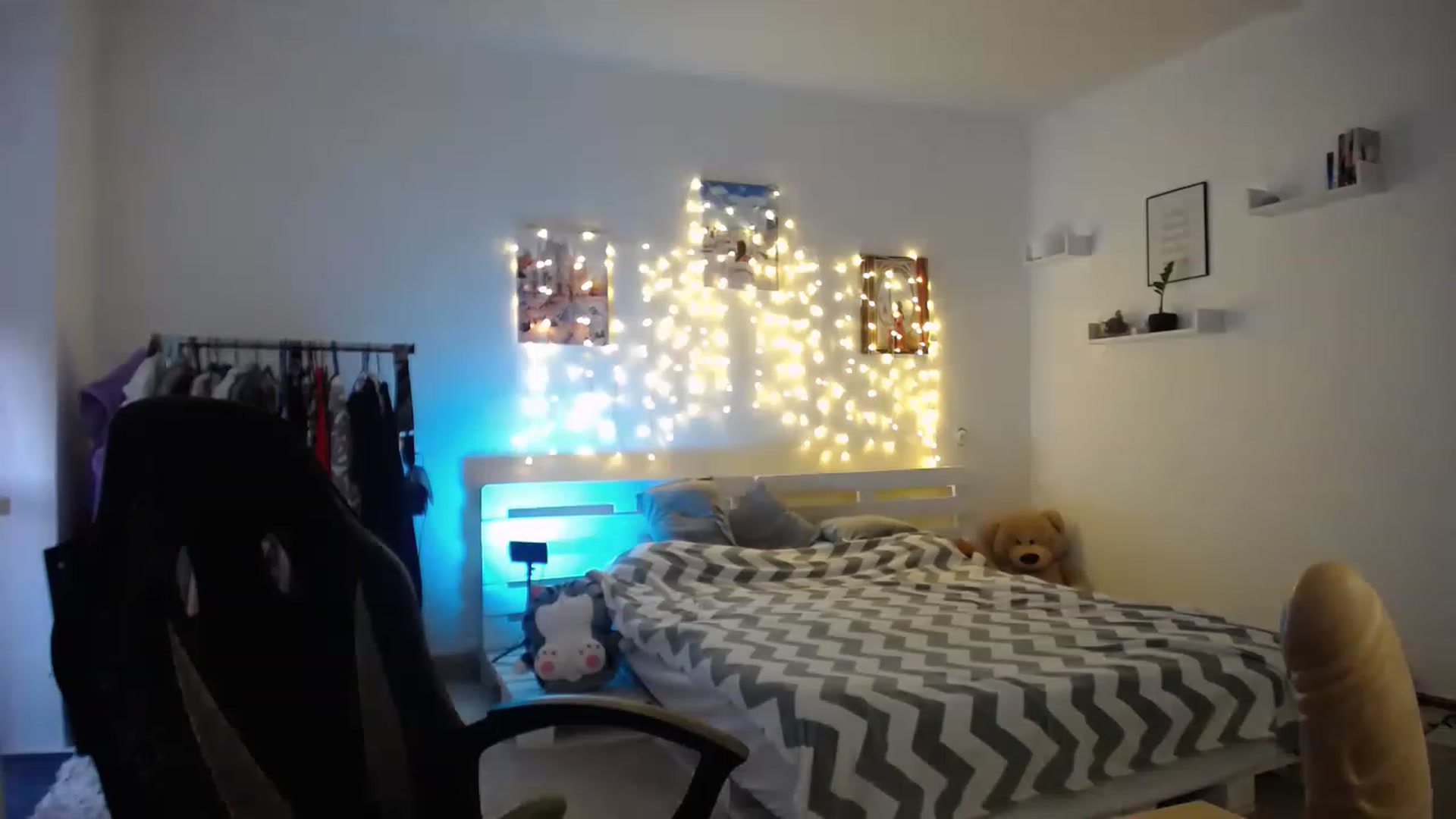 Gallery image thumbnail from BubbleQueeen's myfreecams stream on, 11/15/2022, 11:51 image 10 of 20
