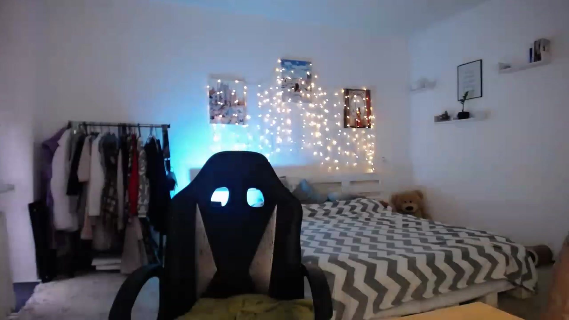Gallery image thumbnail from BubbleQueeen's myfreecams stream on, 11/15/2022, 13:41 image 14 of 20