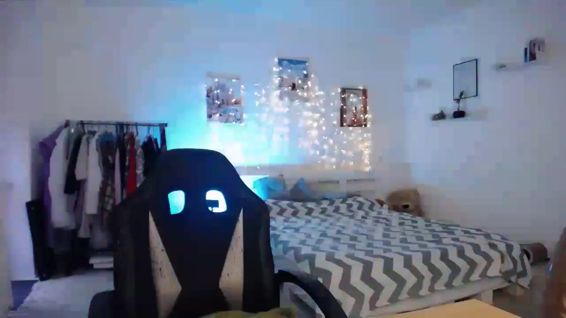 Gallery image thumbnail from BubbleQueeen's myfreecams stream on, 11/15/2022, 13:41 image 16 of 20