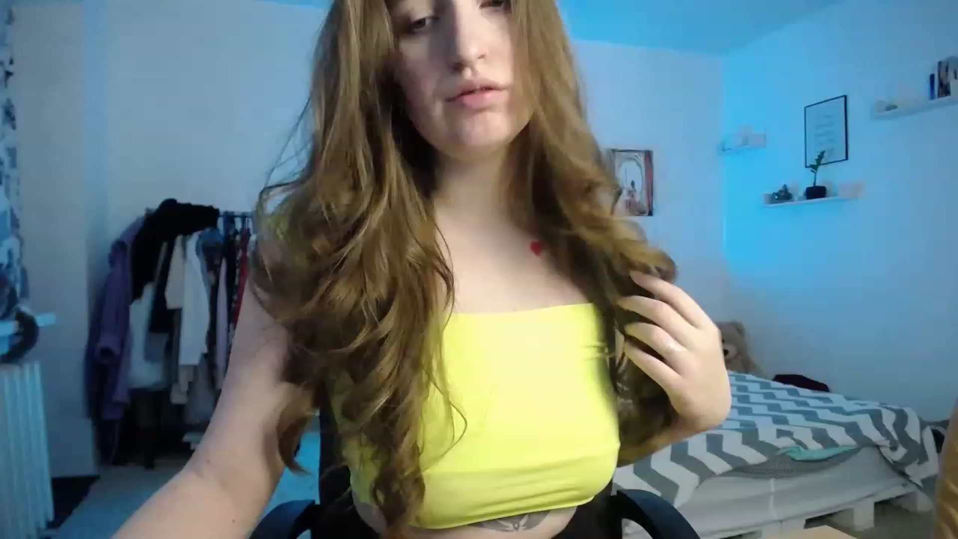Gallery image thumbnail from BubbleQueeen's myfreecams stream on, 11/22/2022, 24:49 image 18 of 20