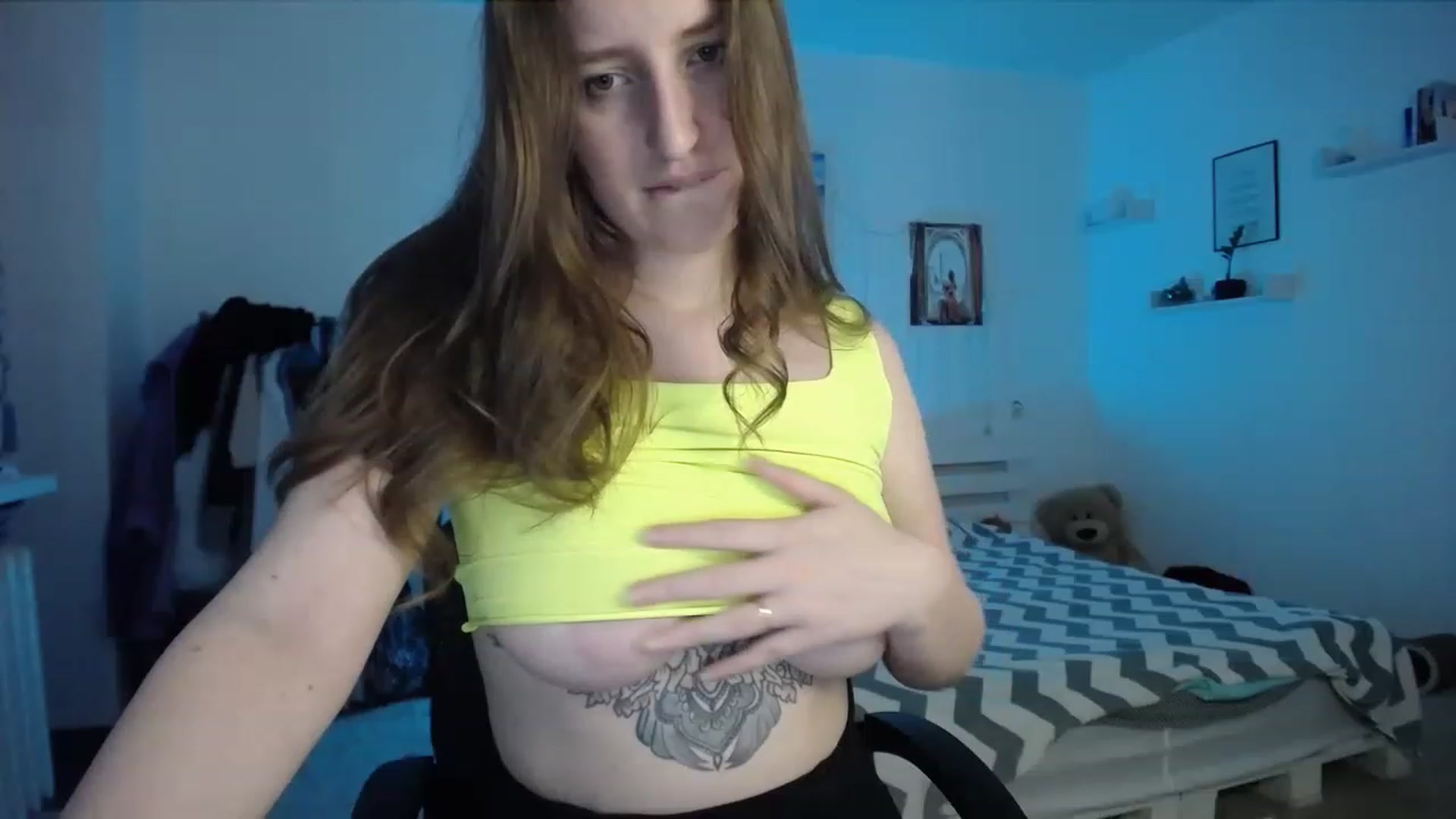 Gallery image thumbnail from BubbleQueeen's myfreecams stream on, 11/22/2022, 01:56 image 13 of 20