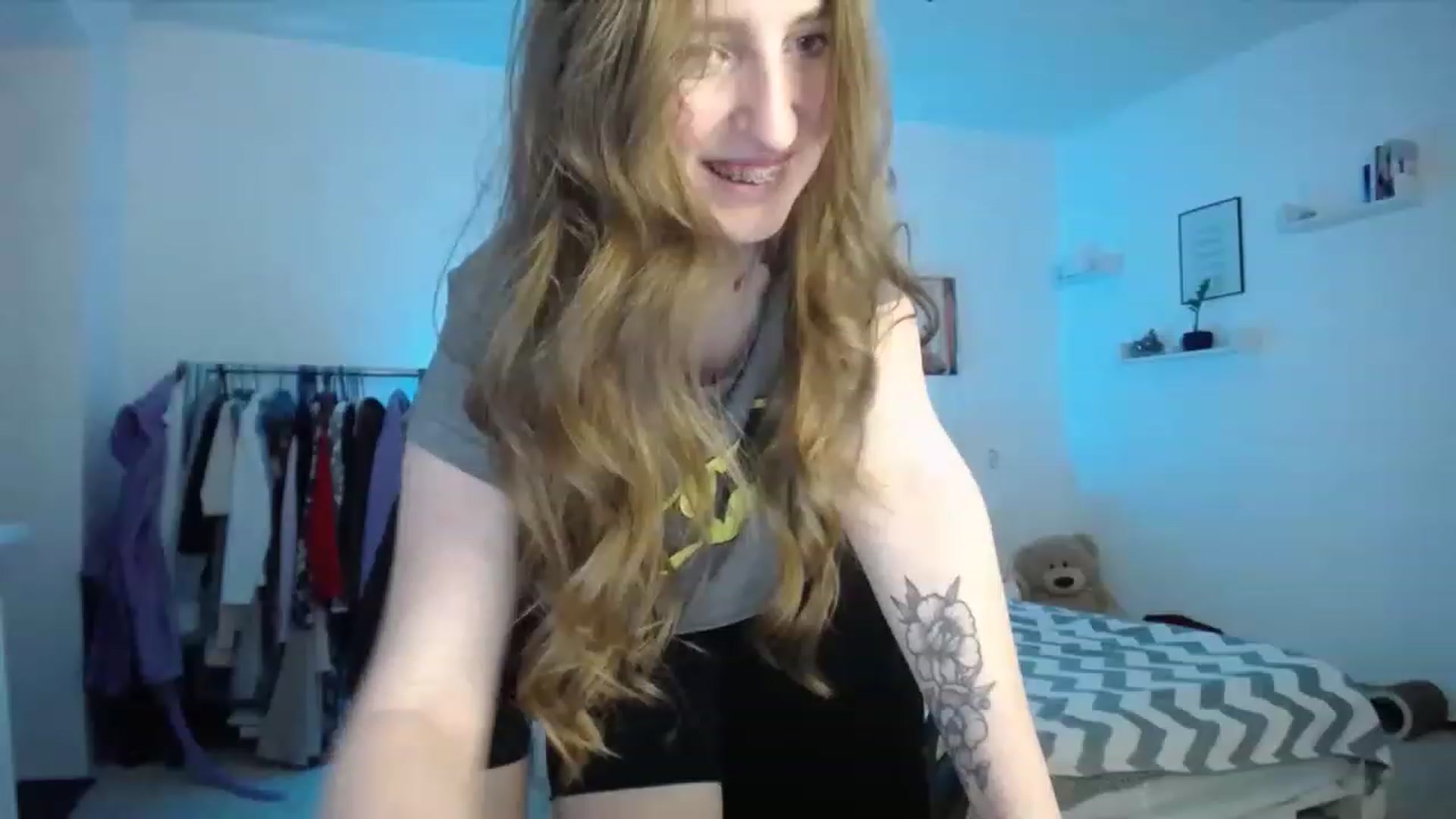 Gallery image thumbnail from BubbleQueeen's myfreecams stream on, 11/23/2022, 02:26 image 11 of 20