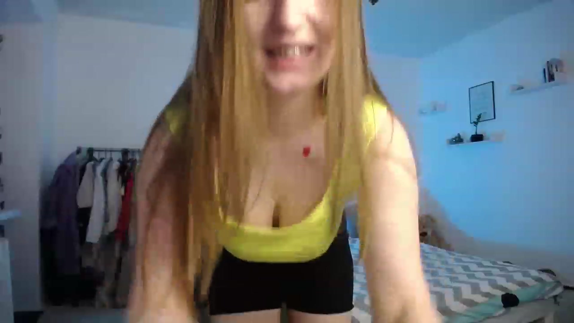 Gallery image thumbnail from BubbleQueeen's myfreecams stream on, 11/29/2022, 02:00 image 15 of 20