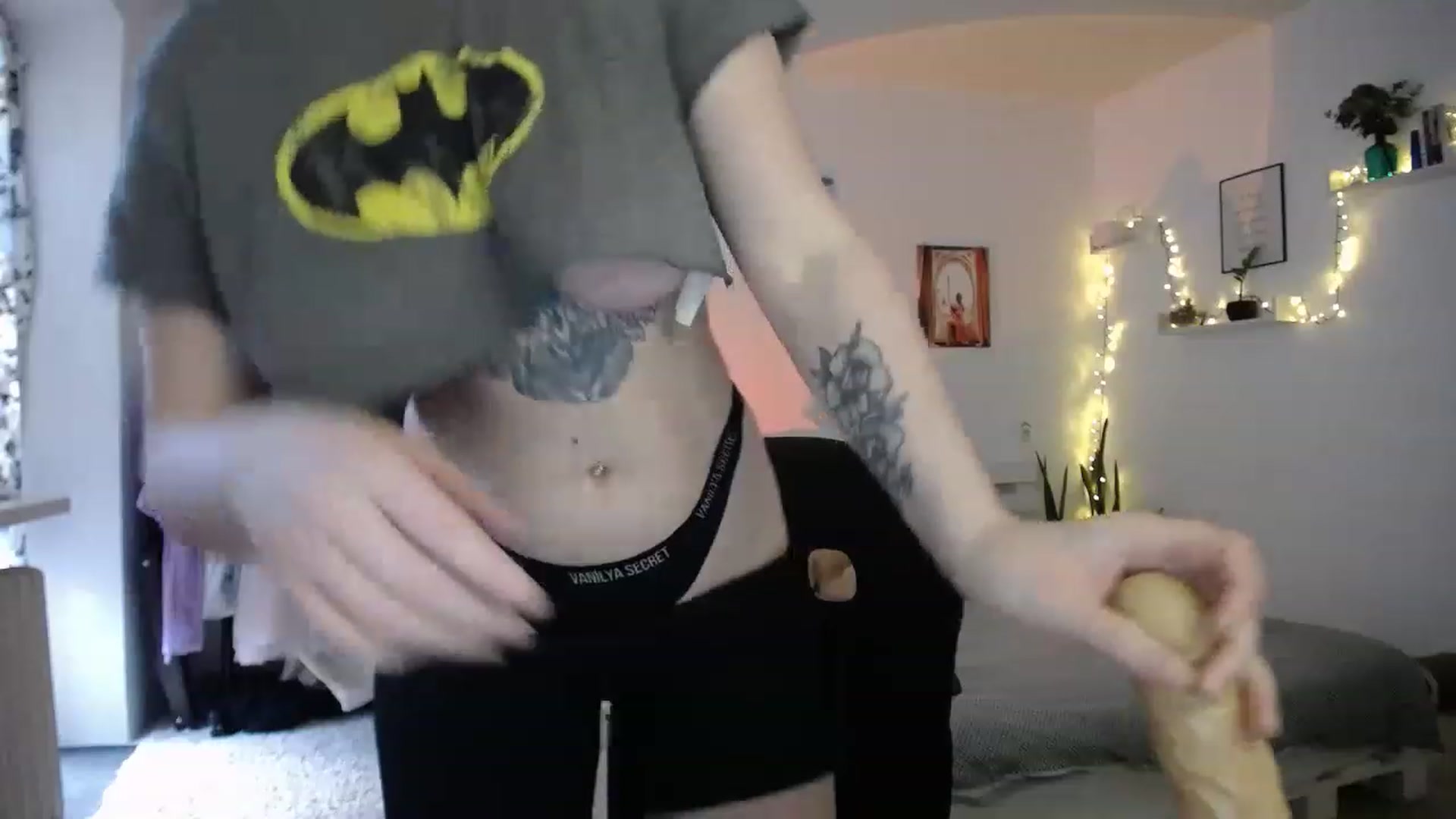 Gallery image thumbnail from BubbleQueeen's myfreecams stream on, 03/23/2023, 10:37 image 20 of 20