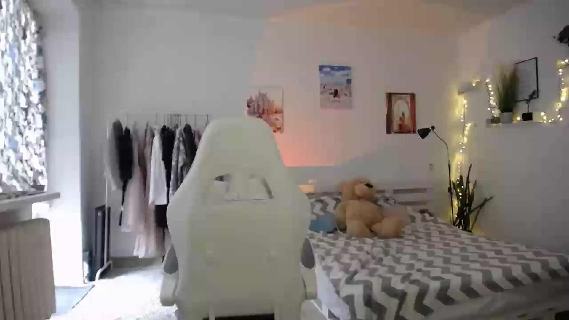 Gallery image thumbnail from BubbleQueeen's myfreecams stream on, 05/21/2023, 13:44 image 2 of 20