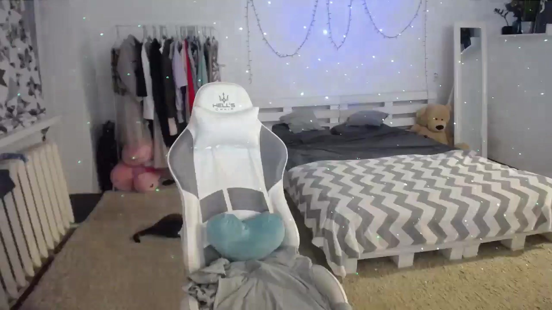Gallery image thumbnail from BubbleQueeen's myfreecams stream on, 07/29/2025, 24:51 image 6 of 20