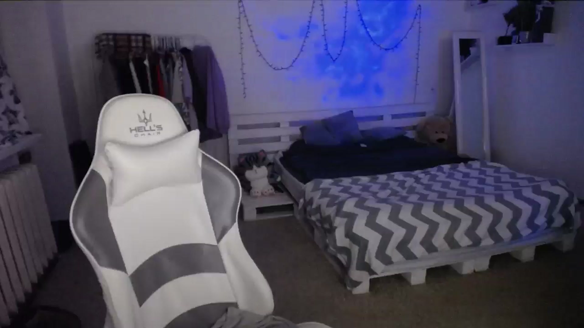 Gallery image thumbnail from BubbleQueeen's myfreecams stream on, 03/11/2026, 24:38 image 14 of 20
