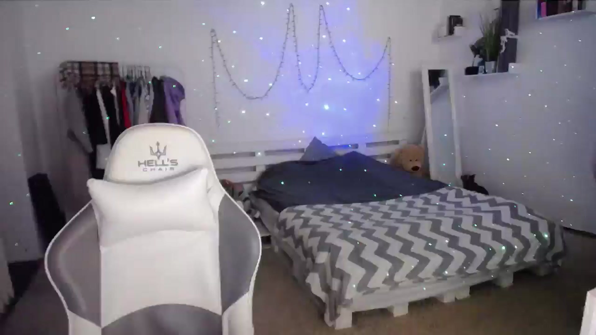 Gallery image thumbnail from BubbleQueeen's myfreecams stream on, 03/15/2026, 23:17 image 13 of 20
