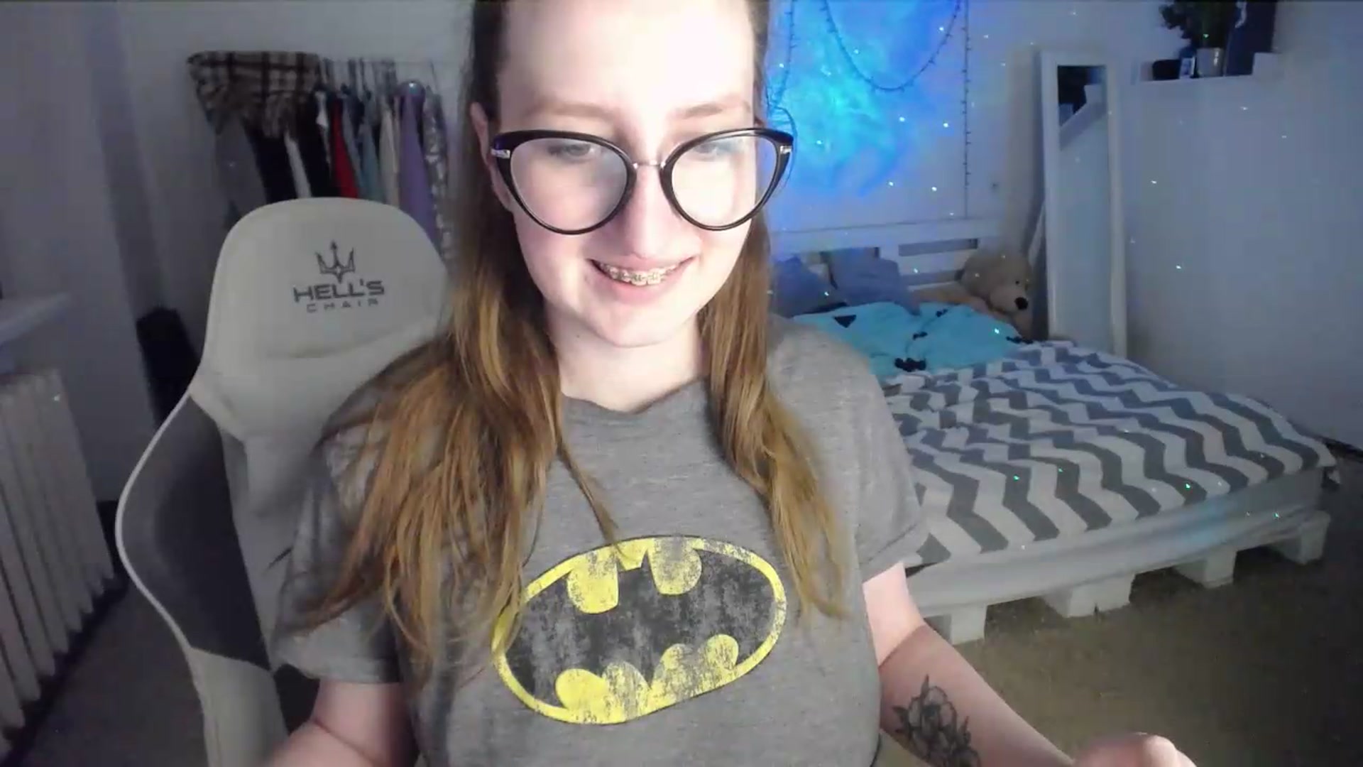 Gallery image thumbnail from BubbleQueeen's myfreecams stream on, 06/15/2026, 24:01 image 6 of 20