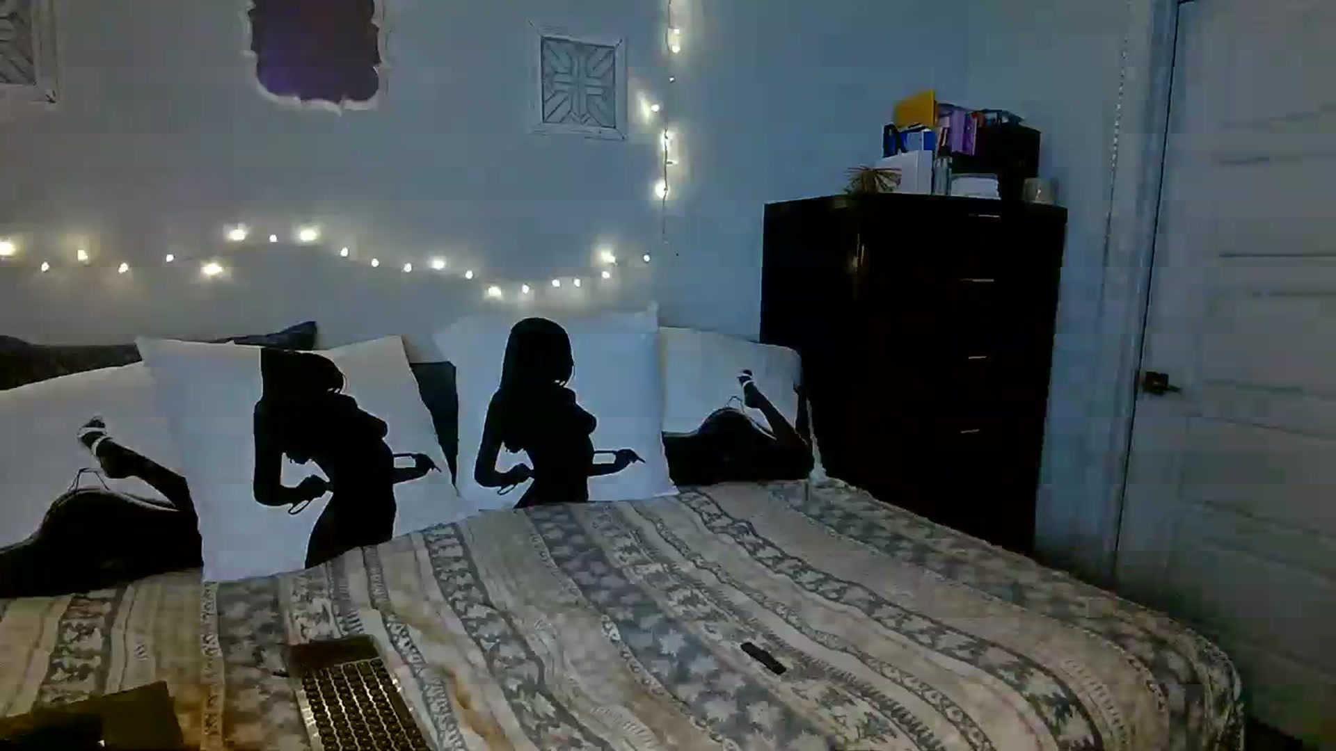 Gallery image thumbnail from Bubbles1457's myfreecams stream on, 10/15/2023, 04:18 image 15 of 20