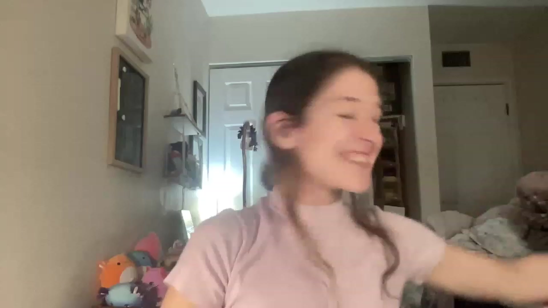 Gallery image thumbnail from Bubbleyum1's myfreecams stream on, 12/15/2022, 24:06 image 13 of 20
