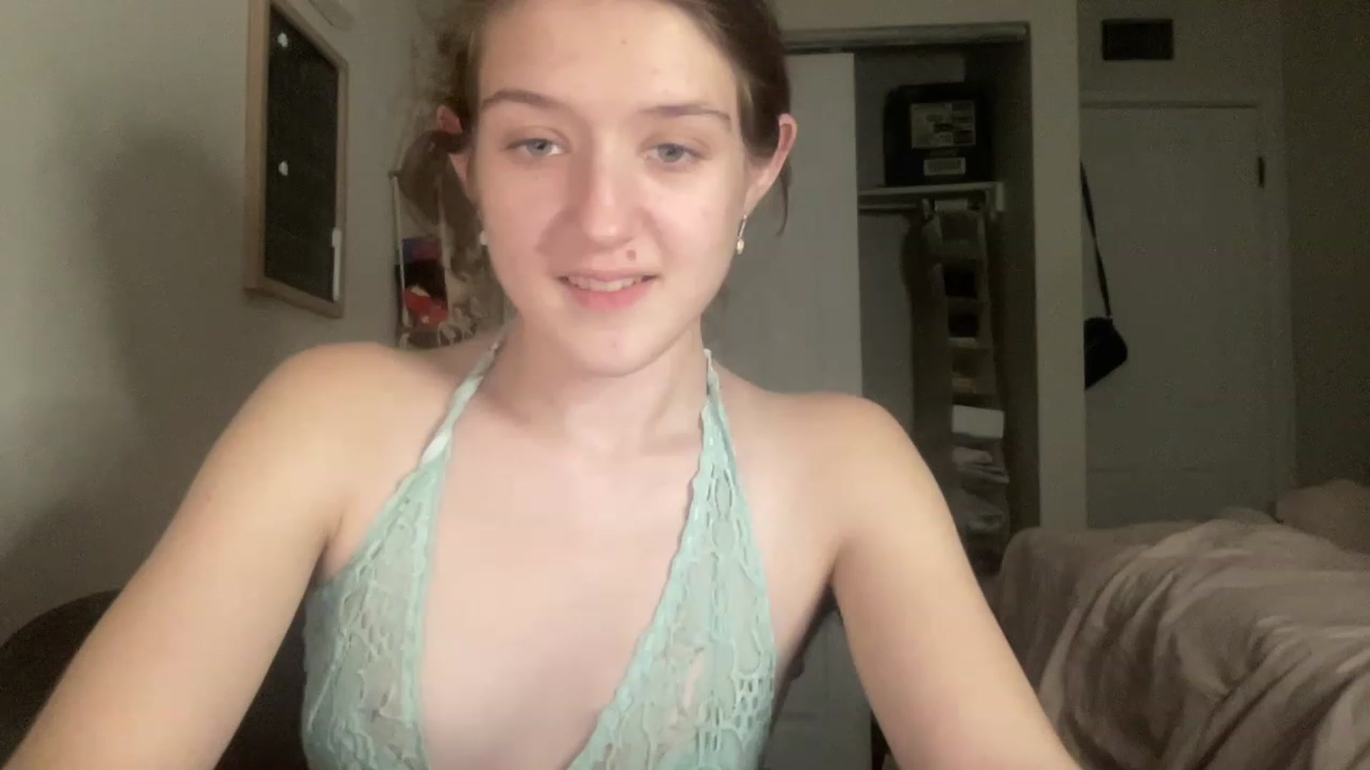 Gallery image thumbnail from Bubbleyum1's myfreecams stream on, 12/30/2022, 24:55 image 8 of 20