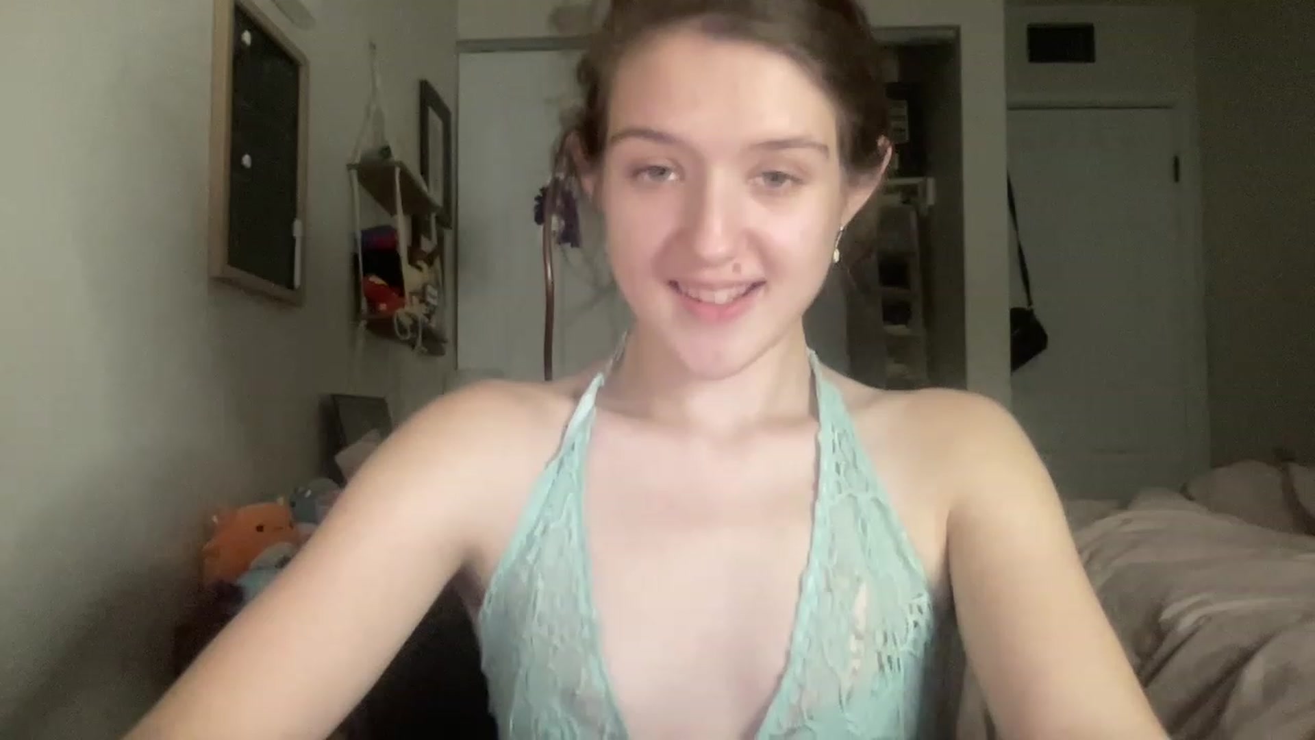 Gallery image thumbnail from Bubbleyum1's myfreecams stream on, 12/30/2022, 24:55 image 15 of 20
