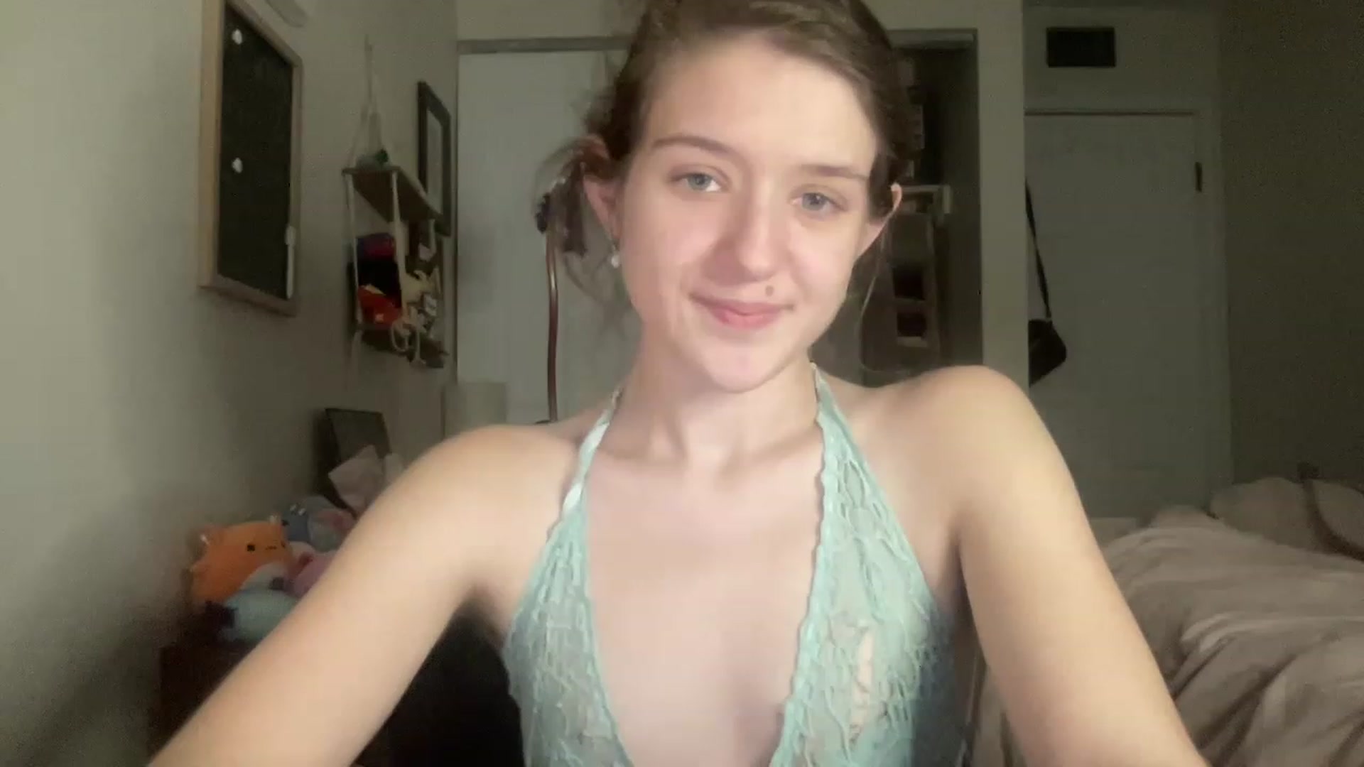 Gallery image thumbnail from Bubbleyum1's myfreecams stream on, 12/30/2022, 24:55 image 12 of 20