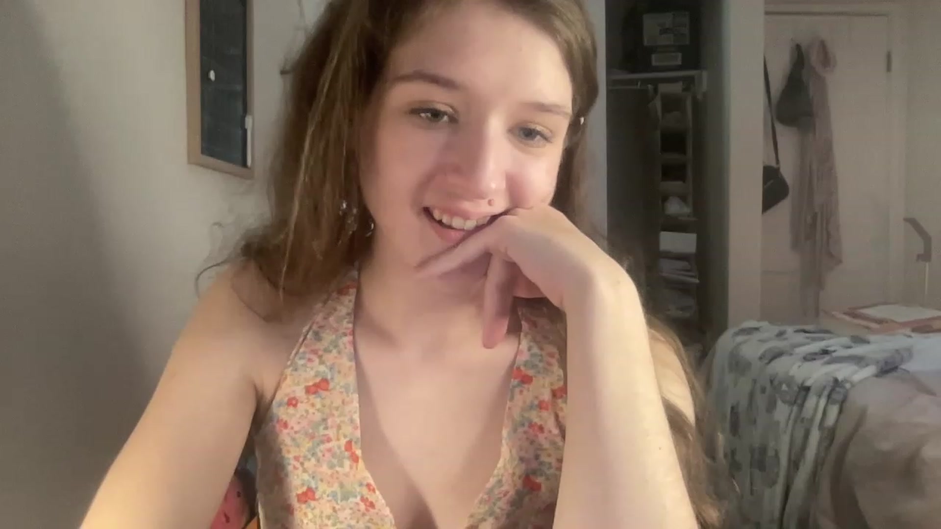 Gallery image thumbnail from Bubbleyum1's myfreecams stream on, 12/30/2022, 22:10 image 12 of 20
