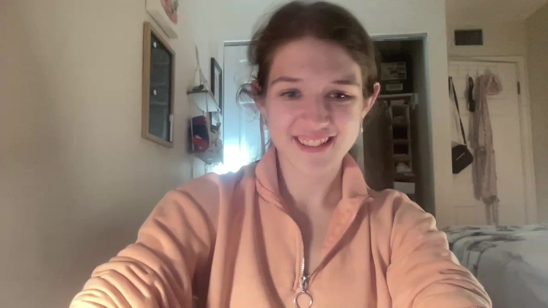 Gallery image thumbnail from Bubbleyum1's myfreecams stream on, 01/03/2023, 23:08 image 16 of 20