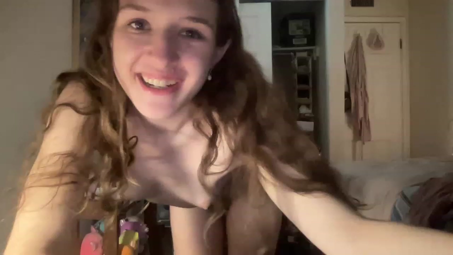 Gallery image thumbnail from Bubbleyum1's myfreecams stream on, 01/06/2023, 23:48 image 9 of 20