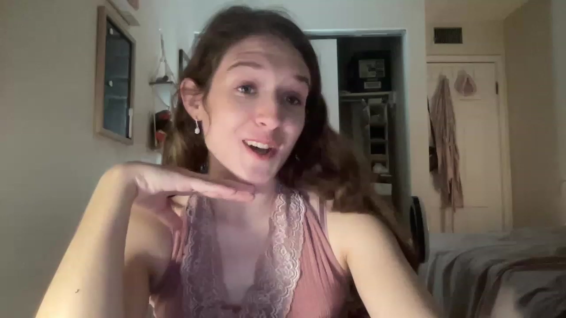 Gallery image thumbnail from Bubbleyum1's myfreecams stream on, 01/06/2023, 23:48 image 2 of 20